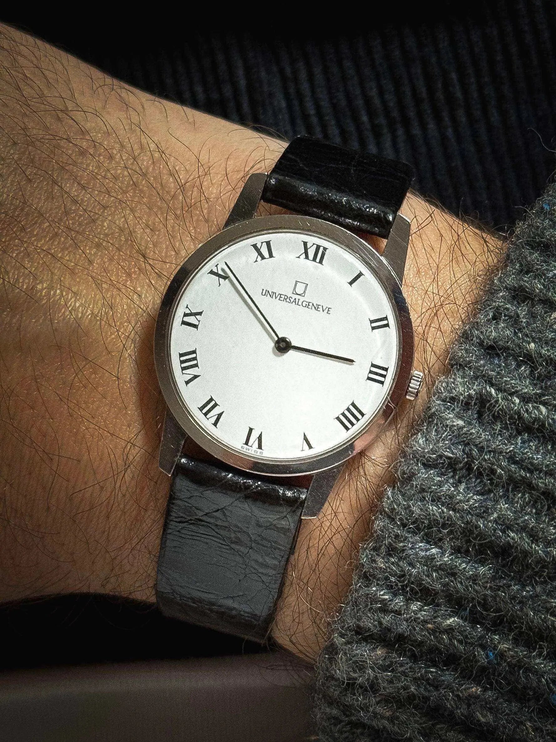 Universal Genève - Ultra plat Cadra Romain Cadran Blanc - 1970s - Atelier Victor Paris - Vintage Watch Shop Dubai