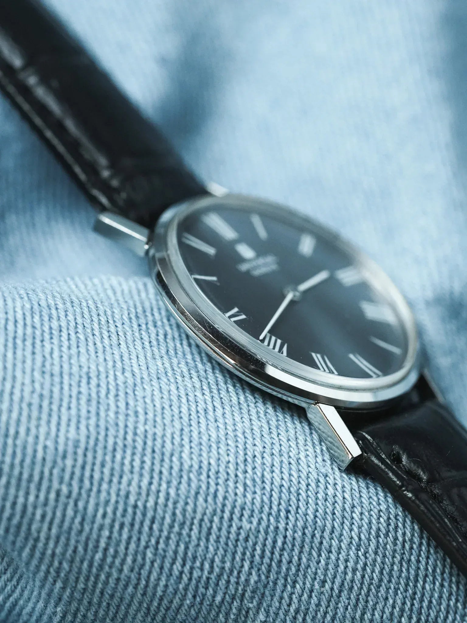 Universal Genève - Ultra Slim Cadran Anthracite - 1970s - Atelier Victor - Vintage  Shop