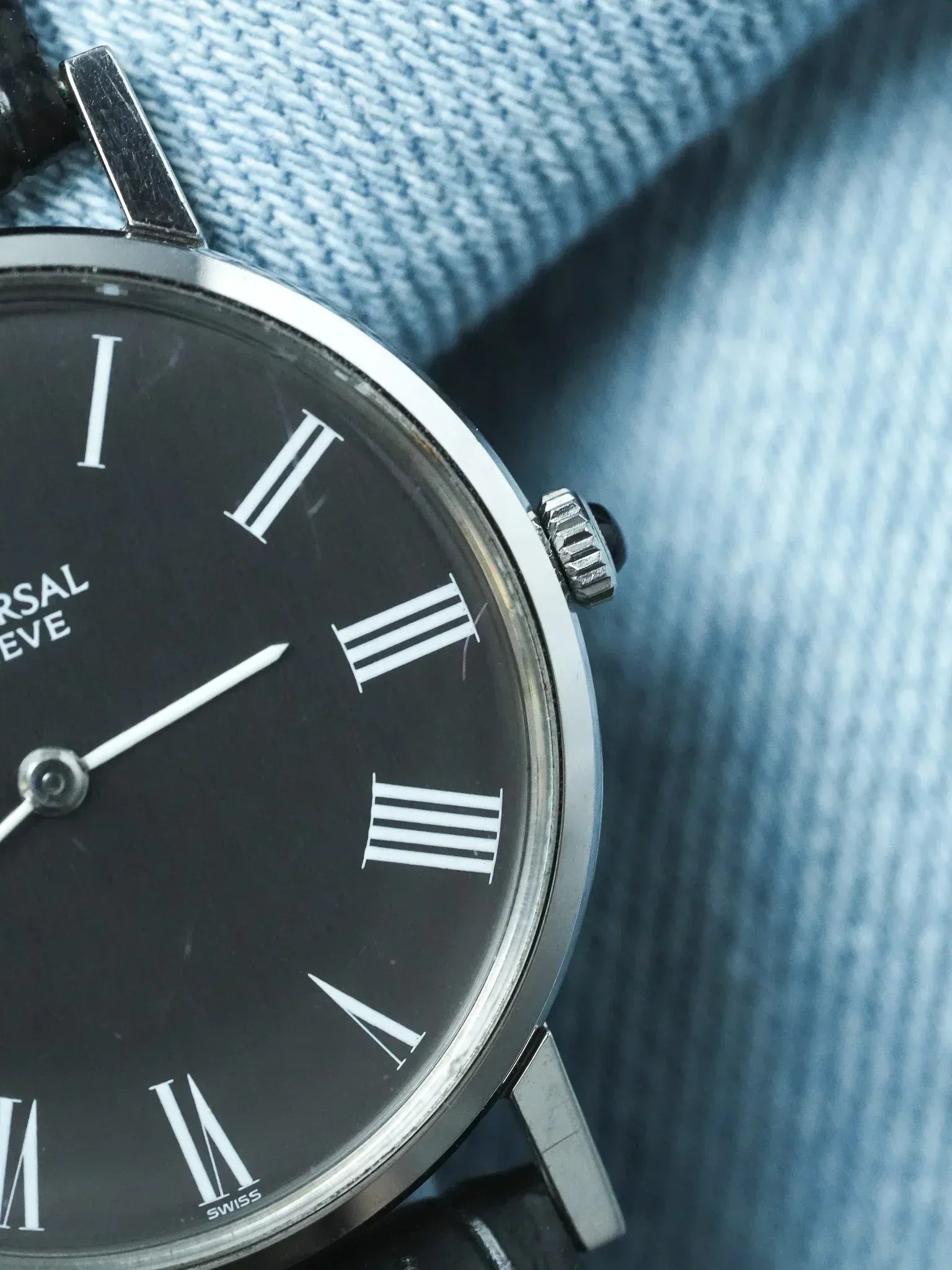Universal Genève - Ultra Slim Cadran Anthracite - 1970s - Atelier Victor - Vintage  Shop