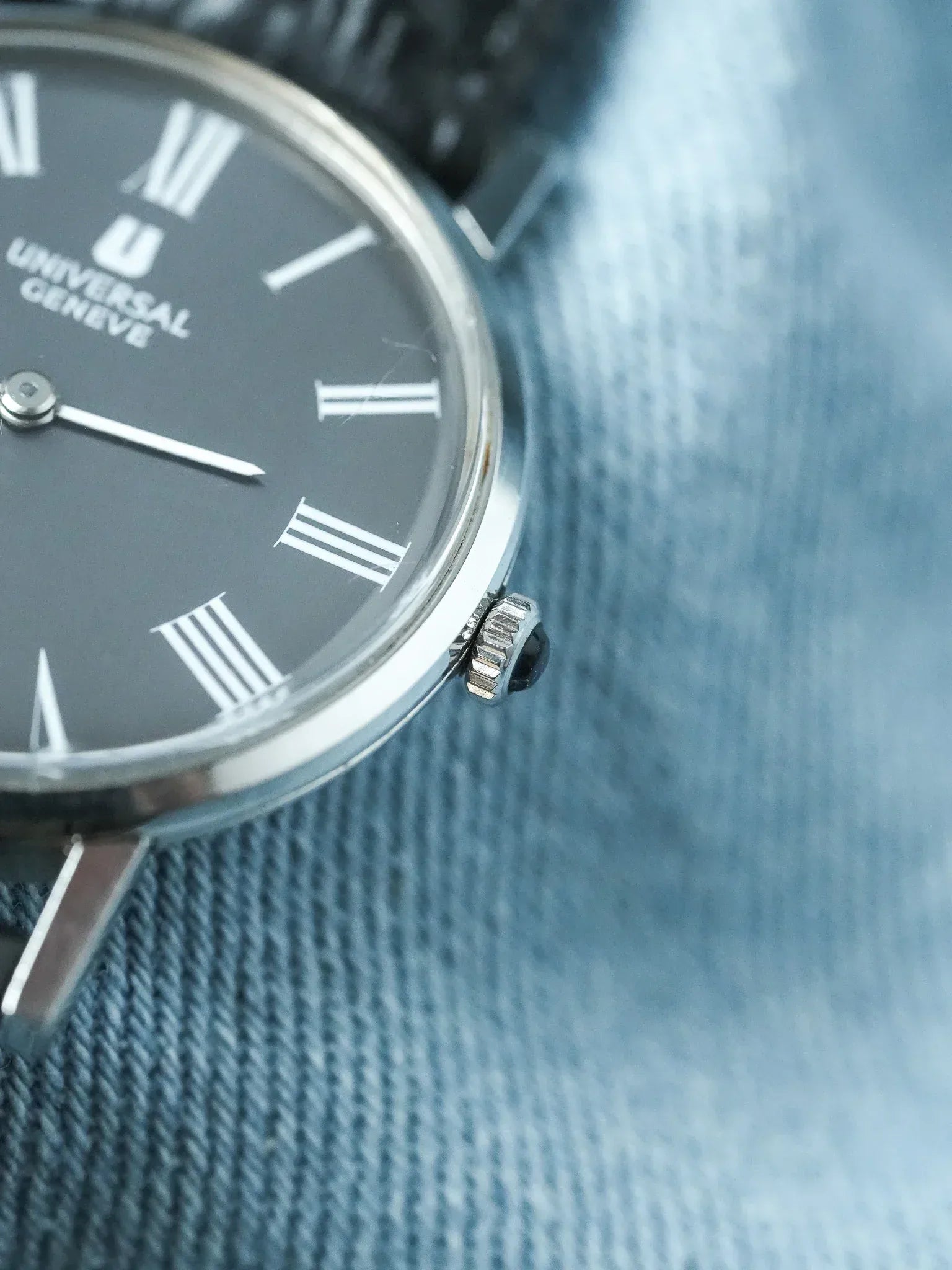 Universal Genève - Ultra Slim Cadran Anthracite - 1970s - Atelier Victor - Vintage  Shop