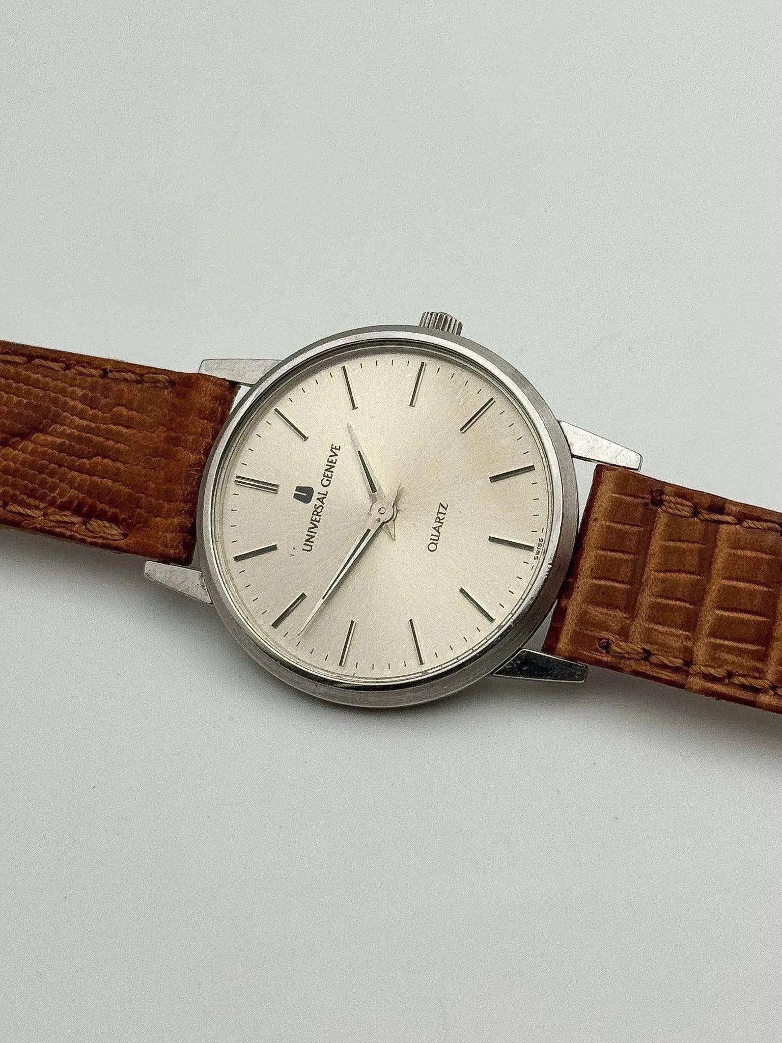 Universal Genève - Ultra Slim Circle Champagne - 1980s - Atelier Victor Paris - Vintage Watch Shop Dubai