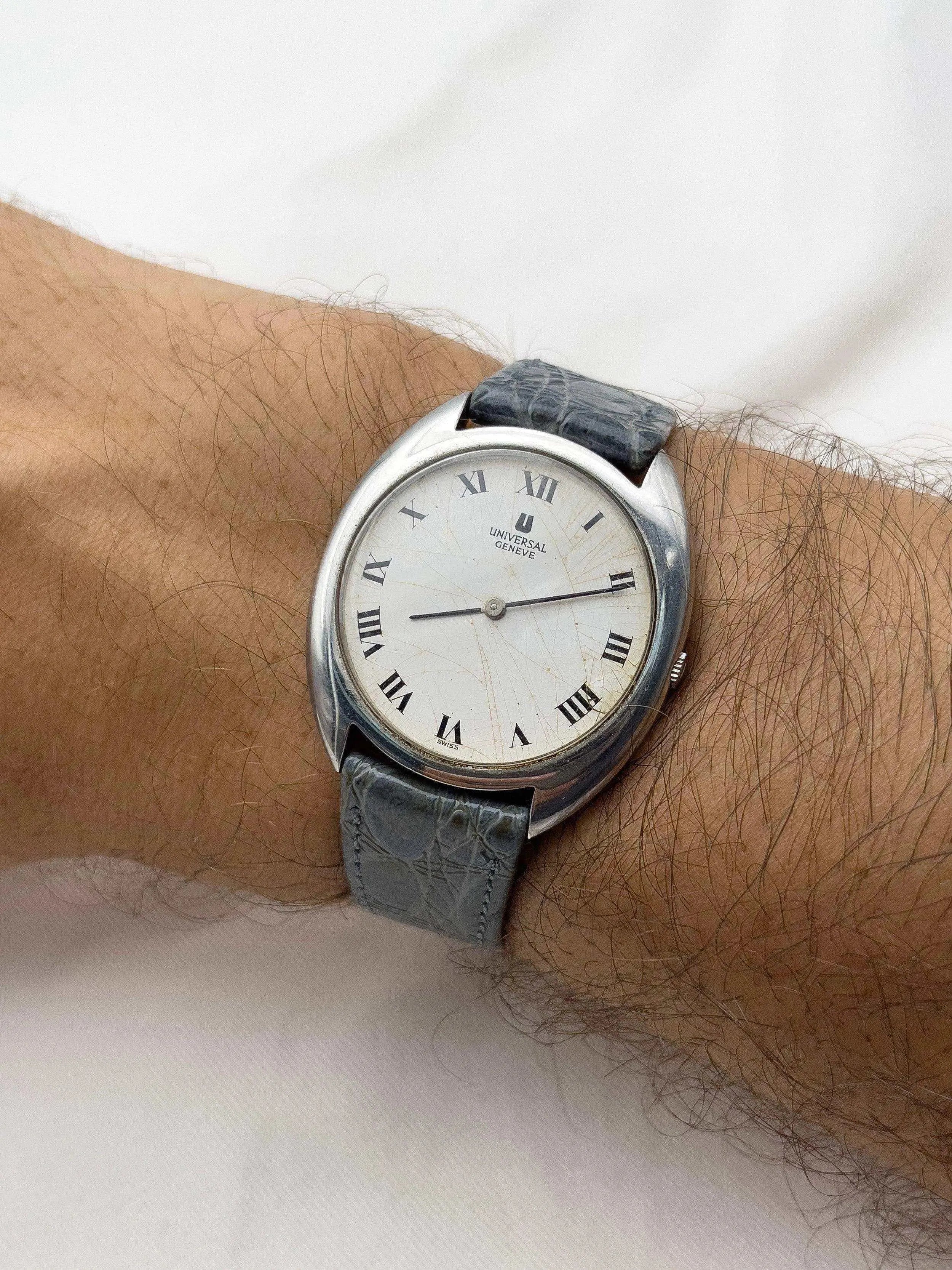 Universal Genève - Ultra Slim Spider - 1970s - Atelier Victor Paris - Vintage Watch Shop Dubai