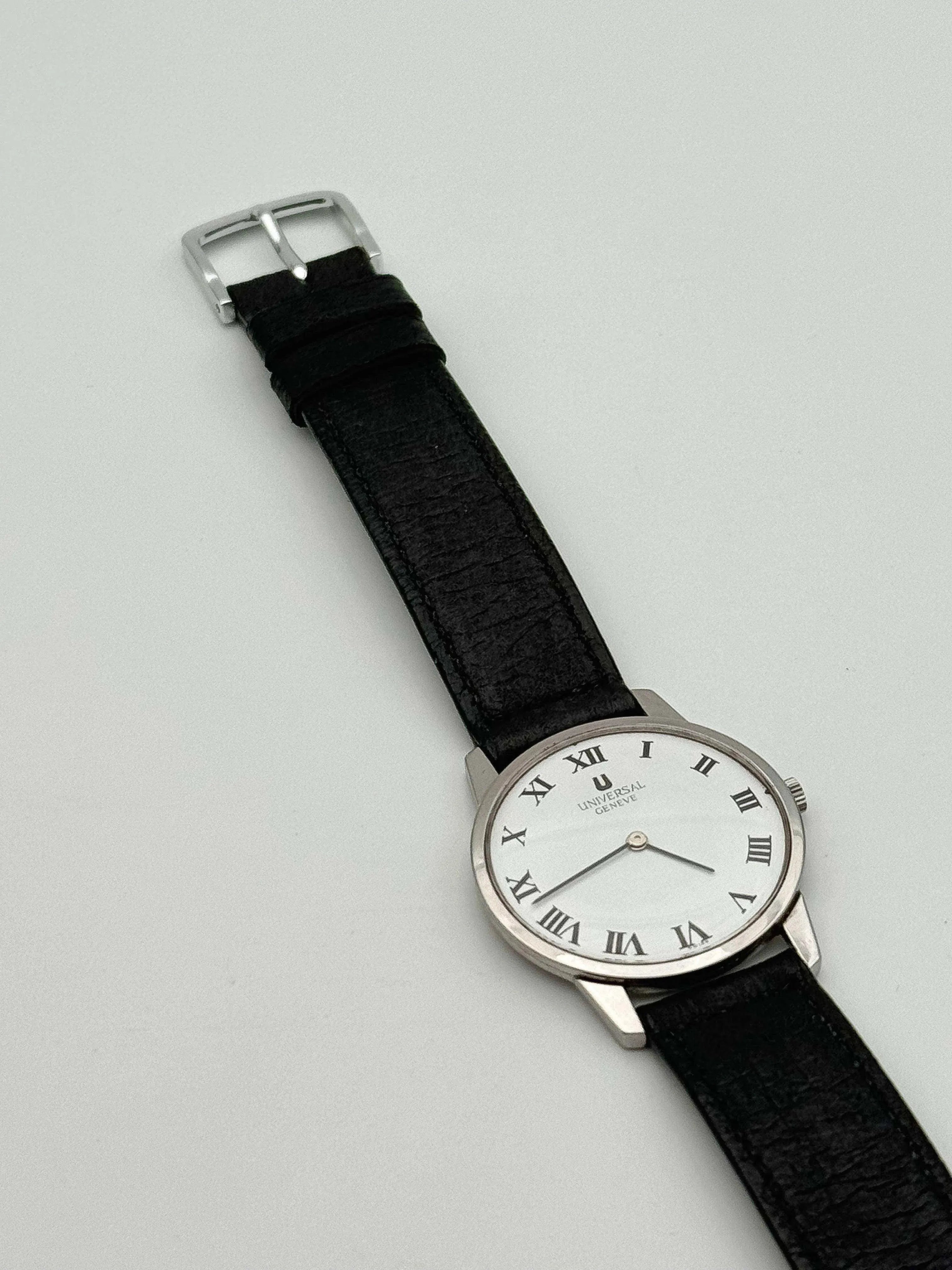 Universal Genève - Ultra Thin Cal.1-42 Romain - 1970s - Atelier Victor Paris - Vintage Watch Shop Dubai