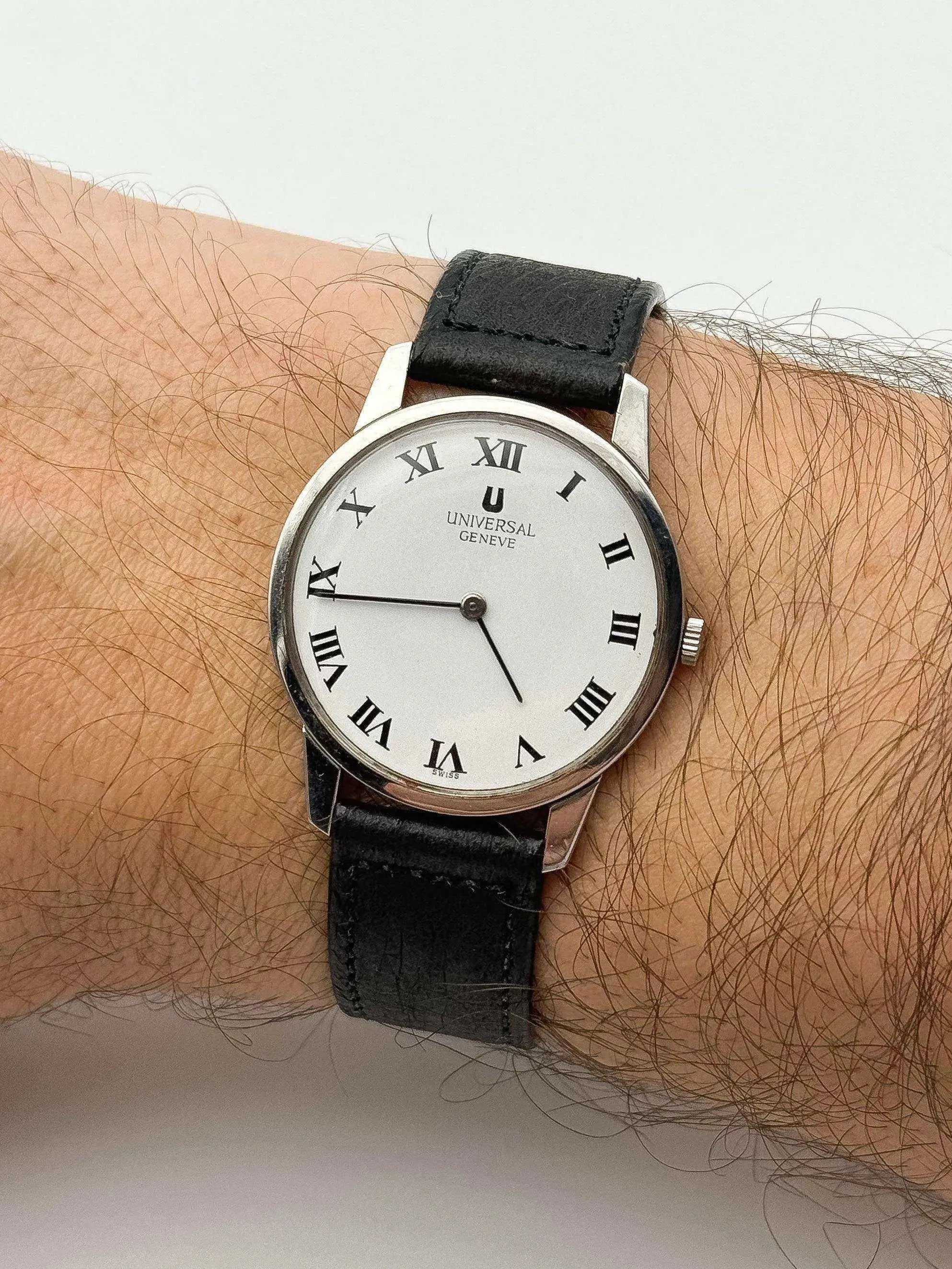Universal Genève - Ultra Thin Cal.1-42 Romain - 1970s - Atelier Victor Paris - Vintage Watch Shop Dubai