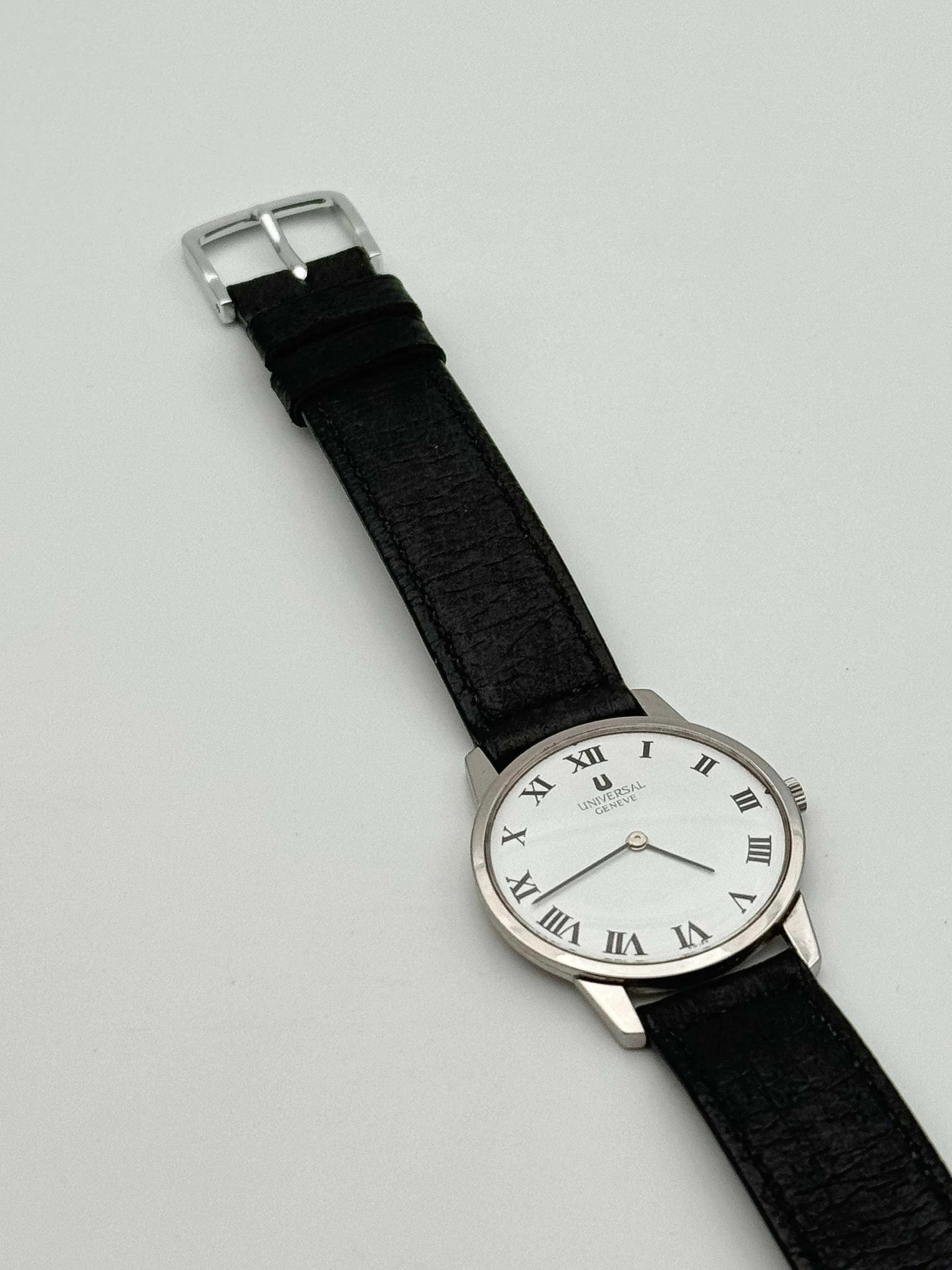 Universal Genève - Ultra Thin Cal.1-42 Romain - 1970s - Atelier Victor - Vintage  Shop