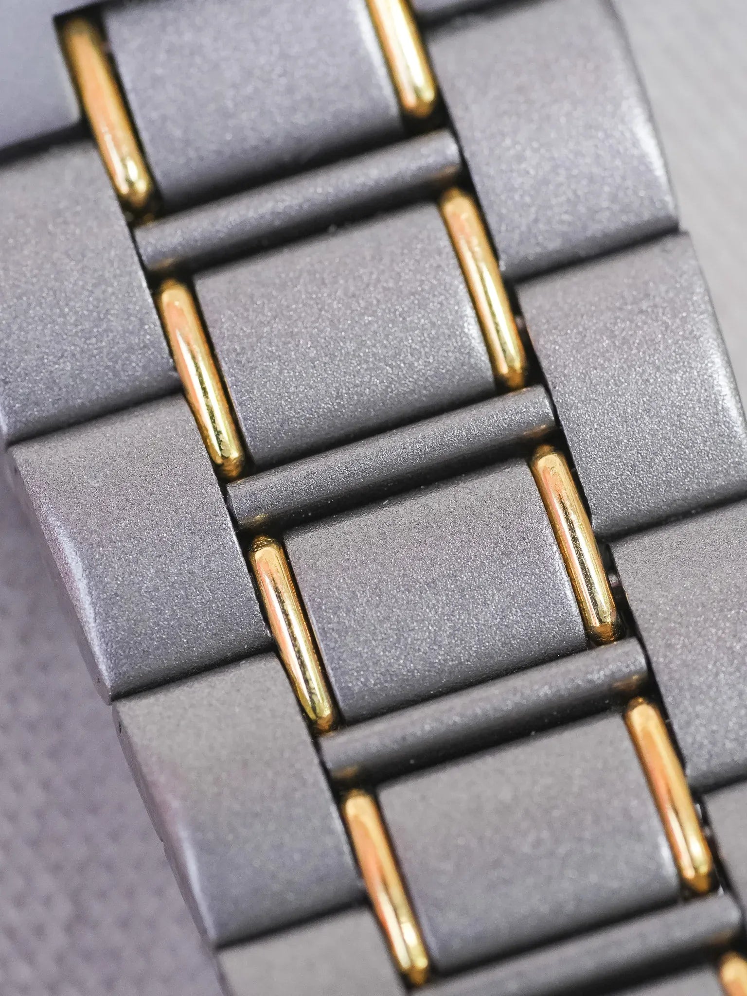 Vetta - Gris Anthracite Or - NOS - Boite & Papier - 1990s - Atelier Victor