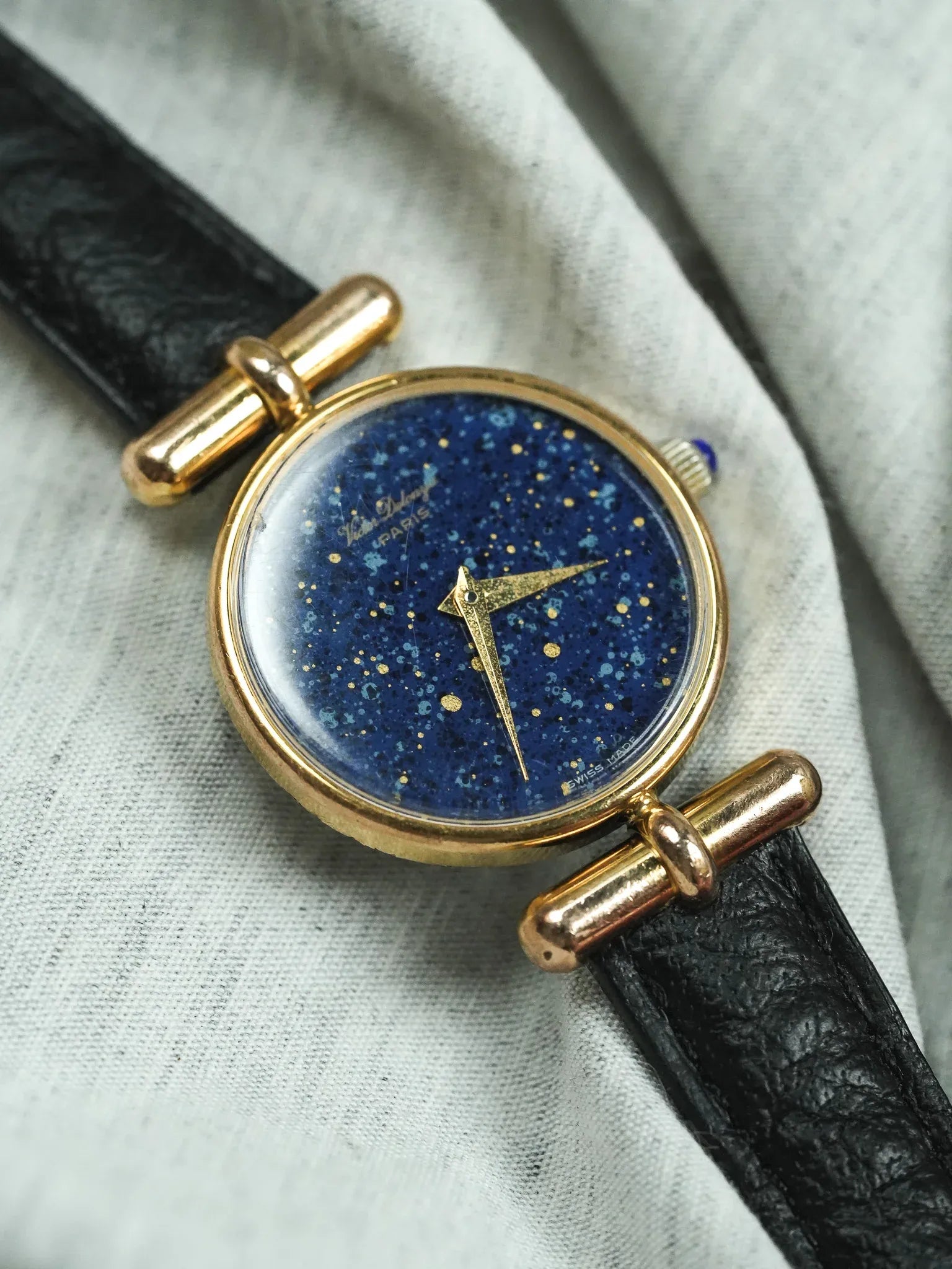 Victor Delouya - Ronde Or Cornes Asymétriques Cadran effet lapis lazuli - 1990s - Atelier Victor - Vintage  Shop