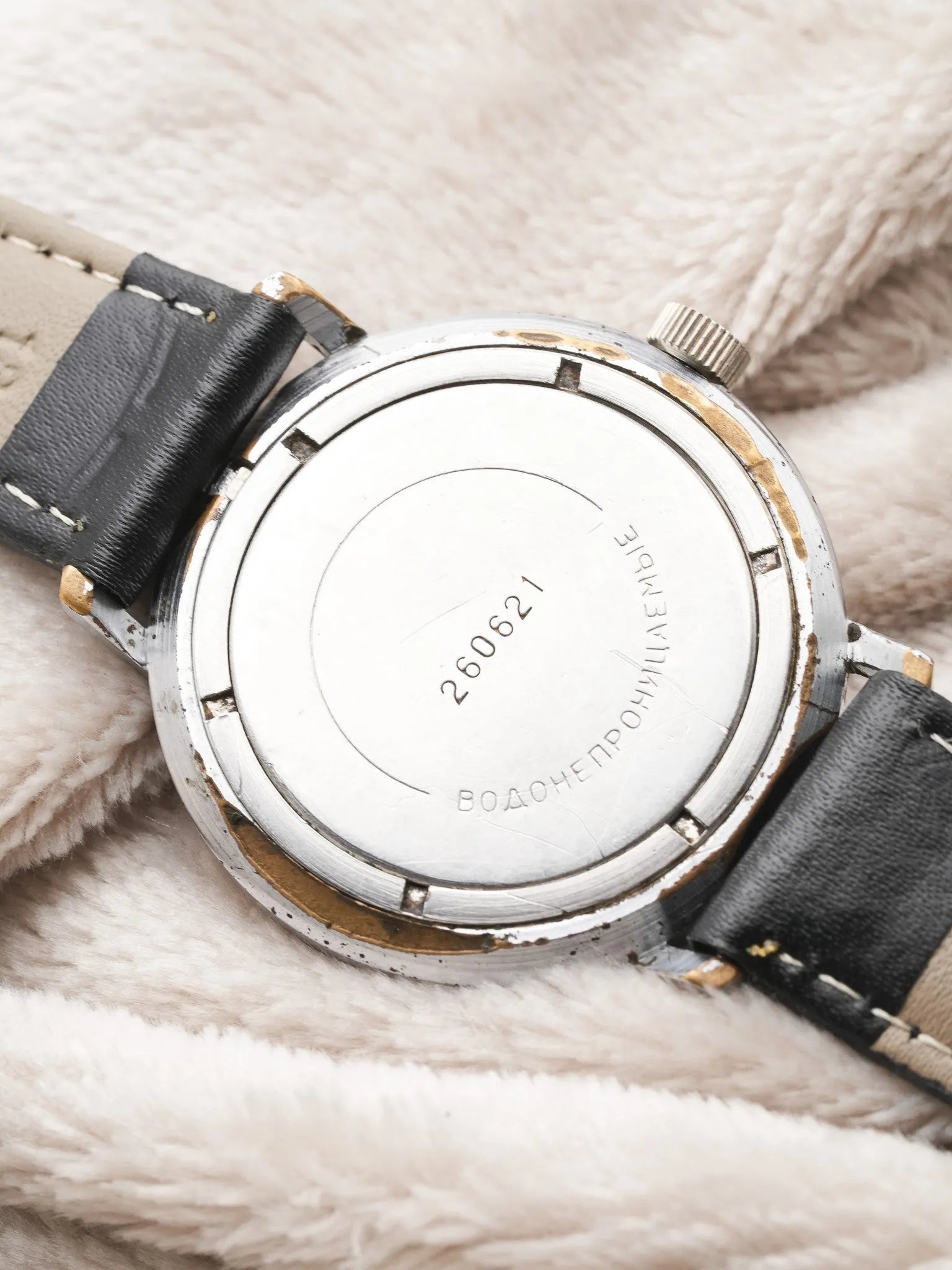 Vostok - Lunette Cannelée Patine Creme - 1960s - Atelier Victor Paris - Vintage Watch Shop Dubai