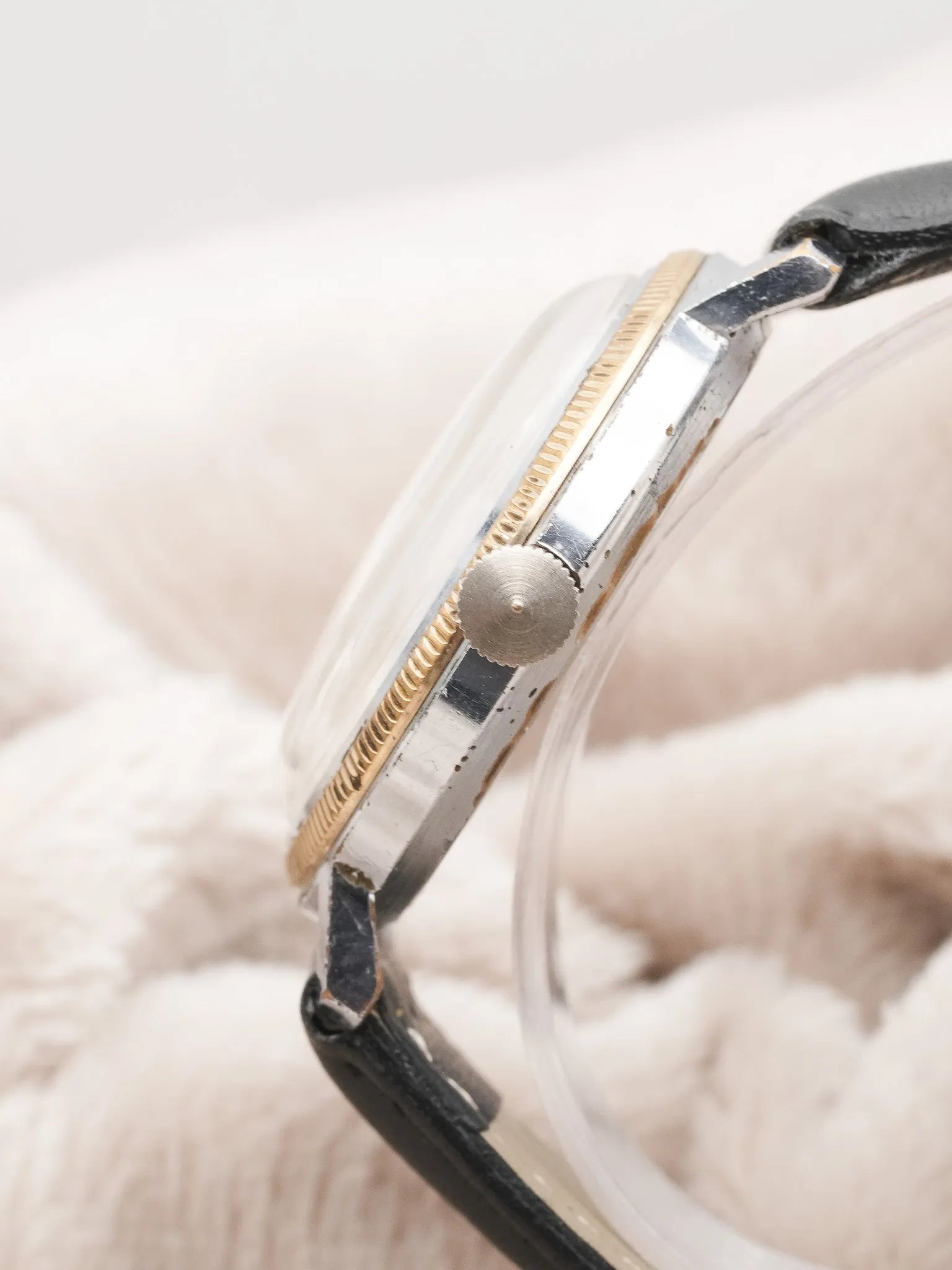 Vostok - Lunette Cannelée Patine Creme - 1960s - Atelier Victor Paris - Vintage Watch Shop Dubai