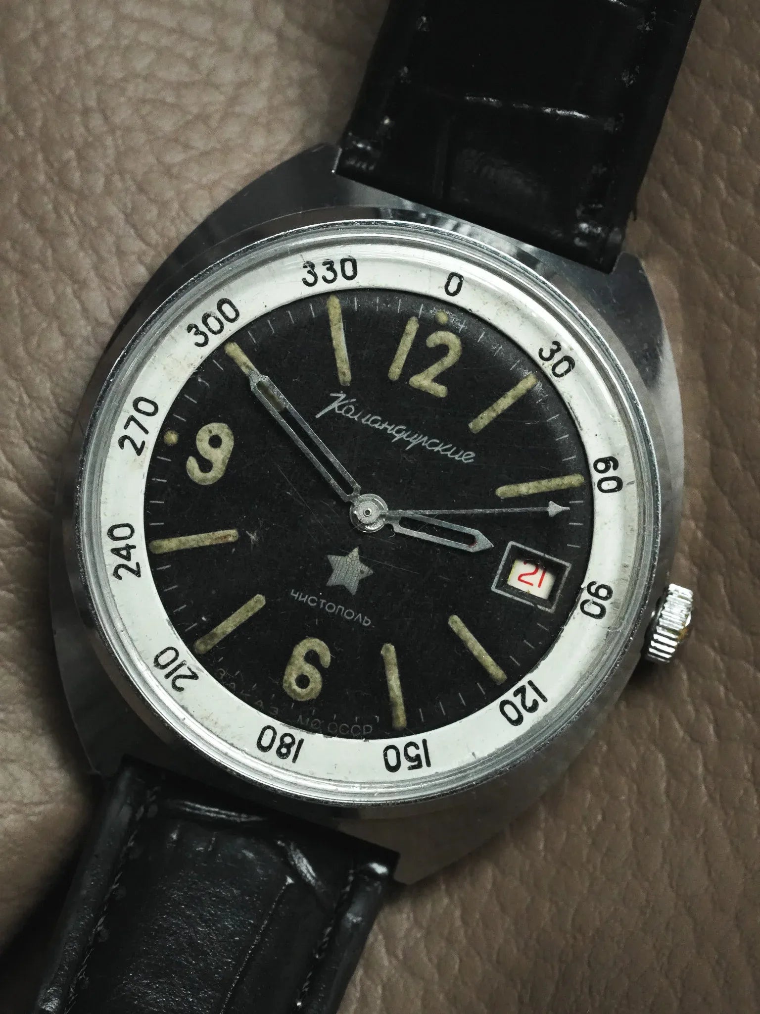 Vostok - Noir militaire date rouge - 1970s - Atelier Victor