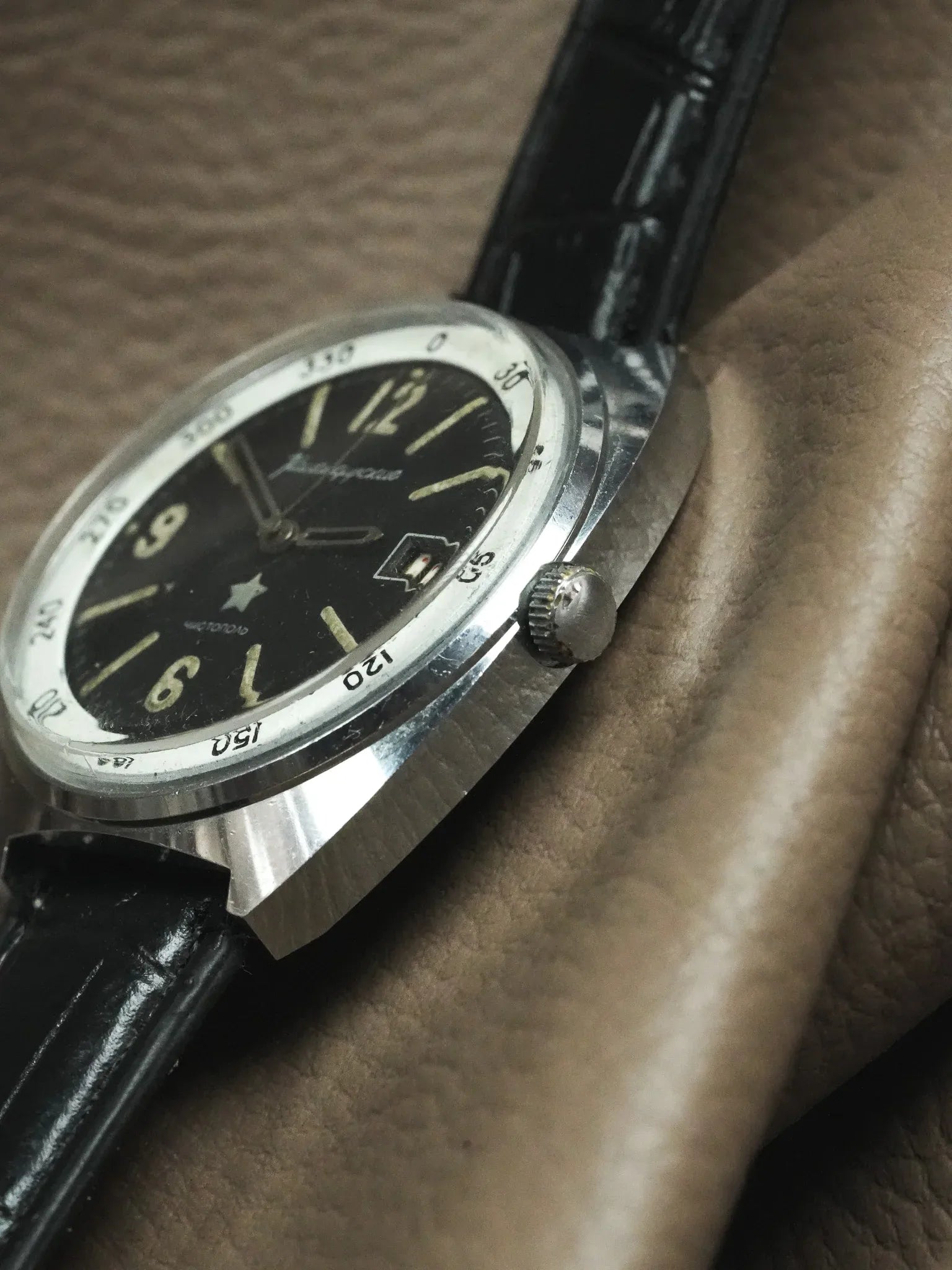 Vostok - Noir militaire date rouge - 1970s - Atelier Victor