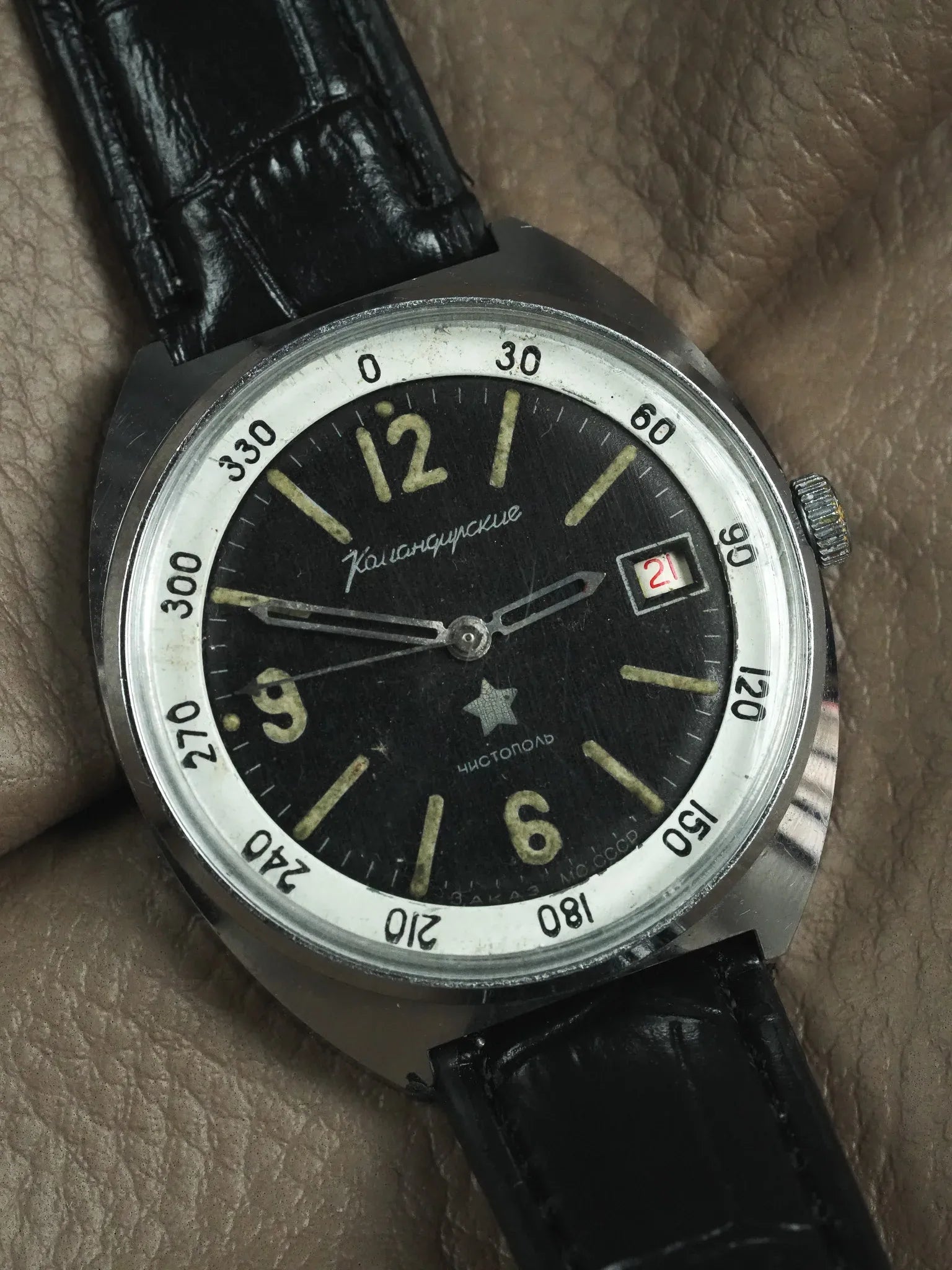 Vostok - Noir militaire date rouge - 1970s - Atelier Victor