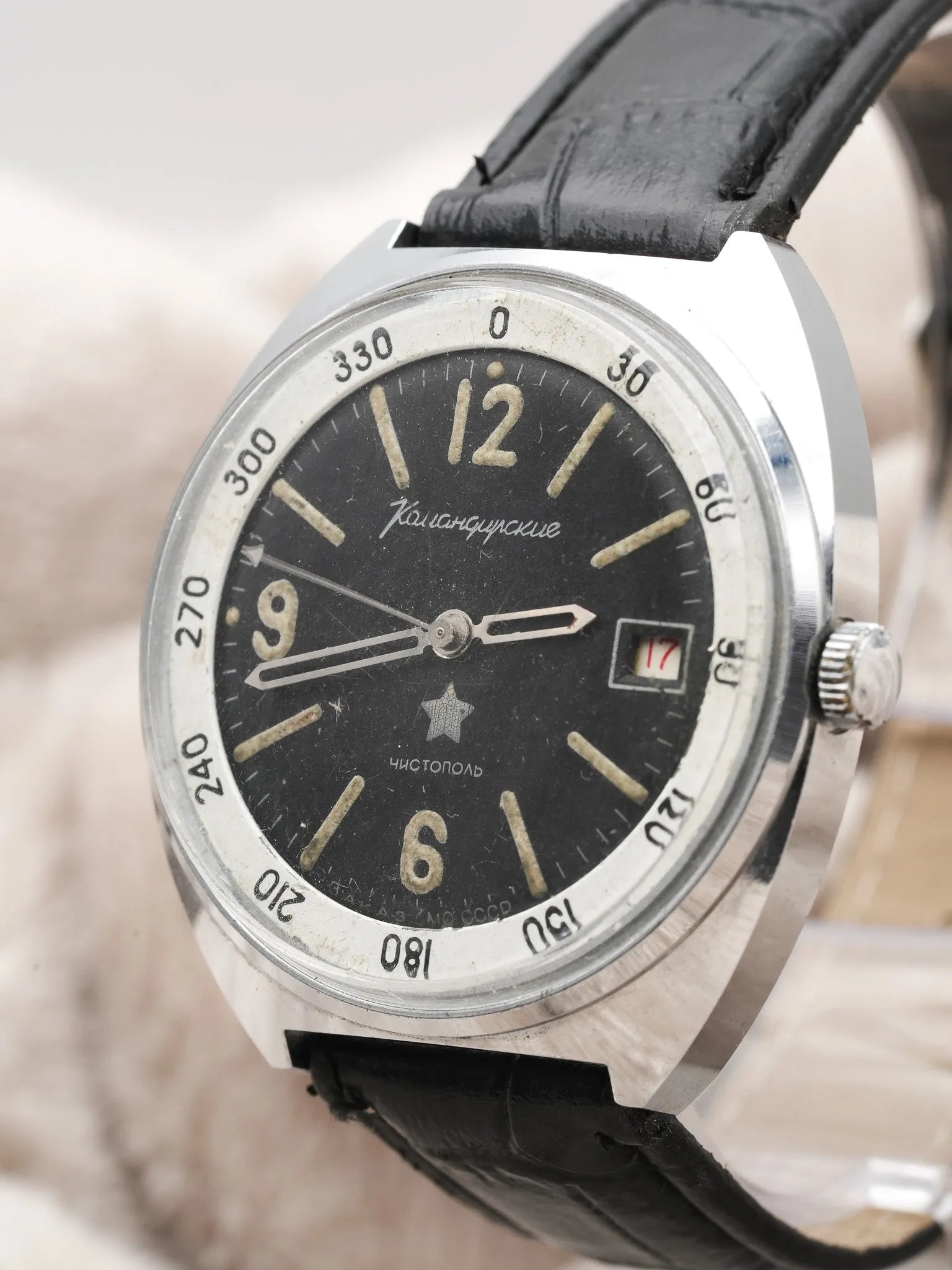 Vostok - Noir militaire date rouge - 1970s - Atelier Victor Paris - Vintage Watch Shop Dubai