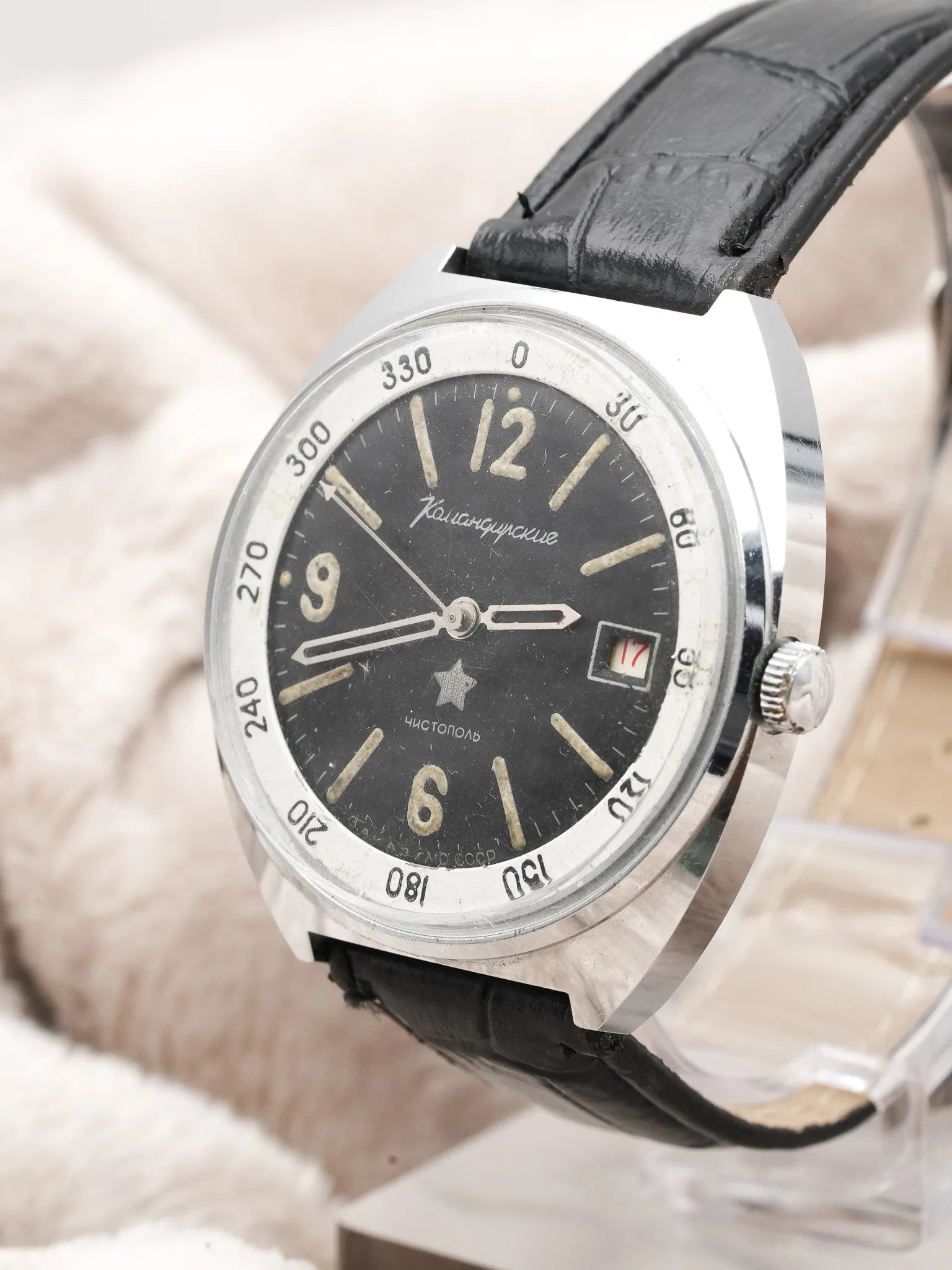 Vostok - Noir militaire date rouge - 1970s - Atelier Victor Paris - Vintage Watch Shop Dubai