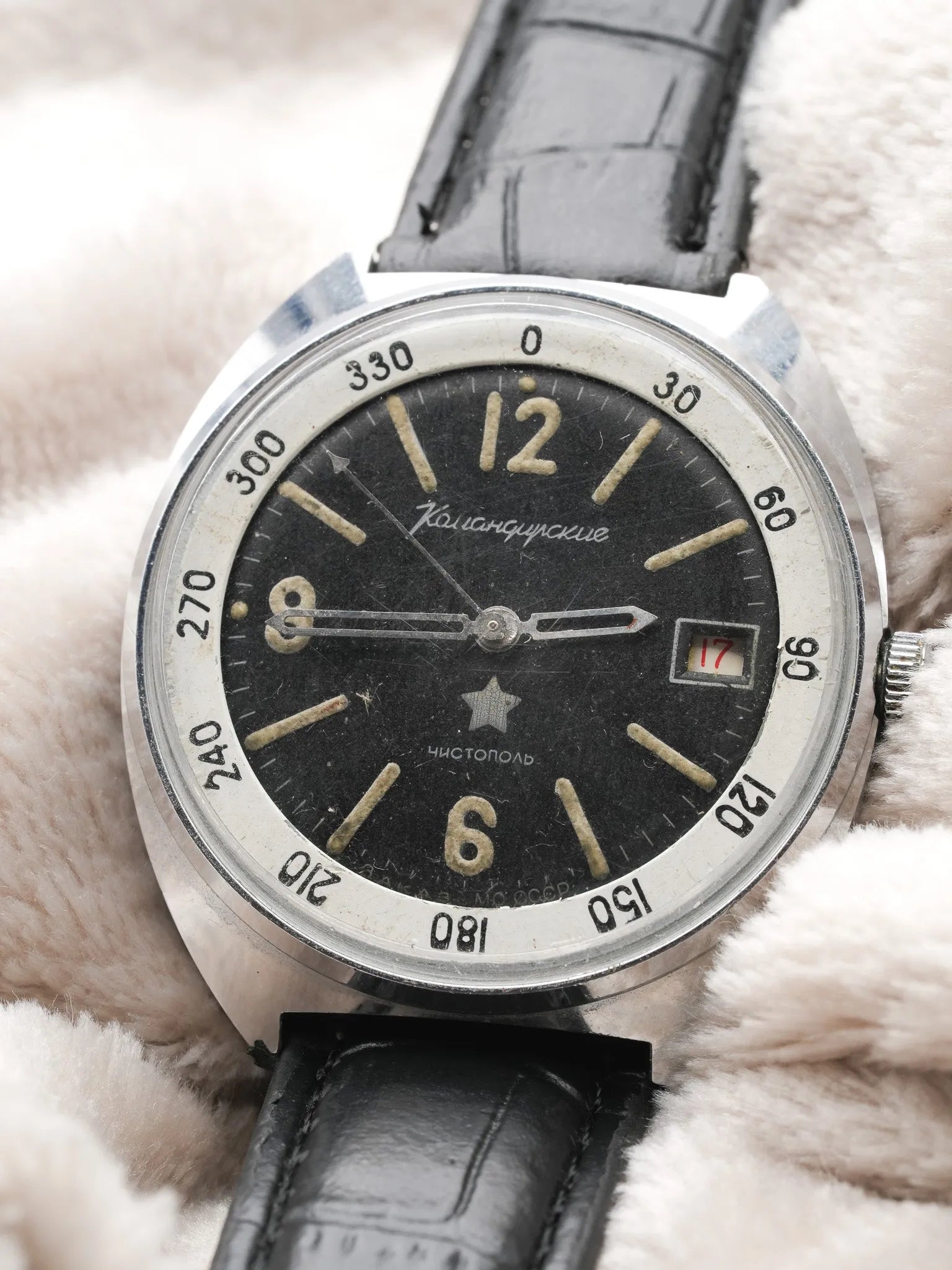 Vostok - Noir militaire date rouge - 1970s - Atelier Victor Paris - Vintage Watch Shop Dubai