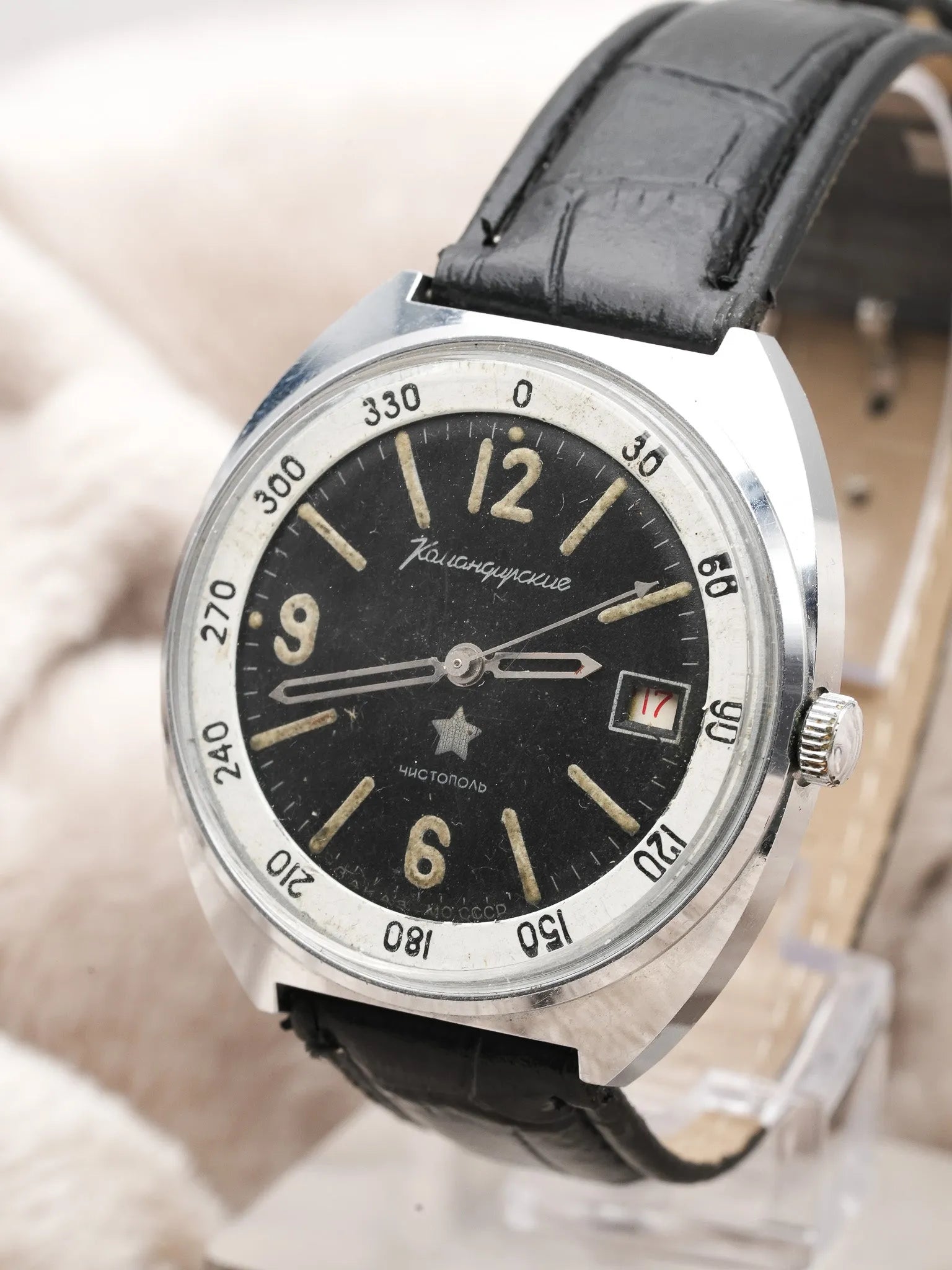 Vostok - Noir militaire date rouge - 1970s - Atelier Victor Paris - Vintage Watch Shop Dubai