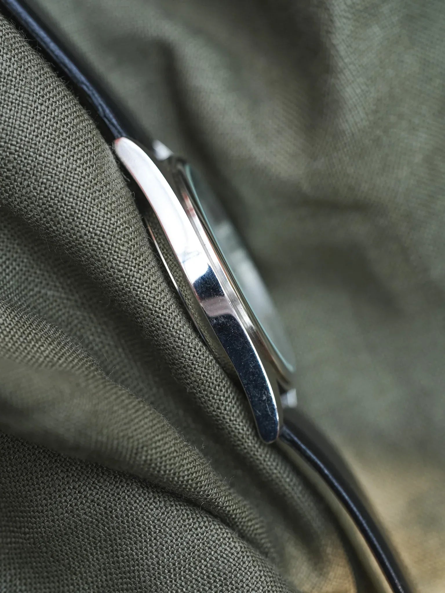 Yema - Acier Brossé Date 3H - 2000s - Atelier Victor