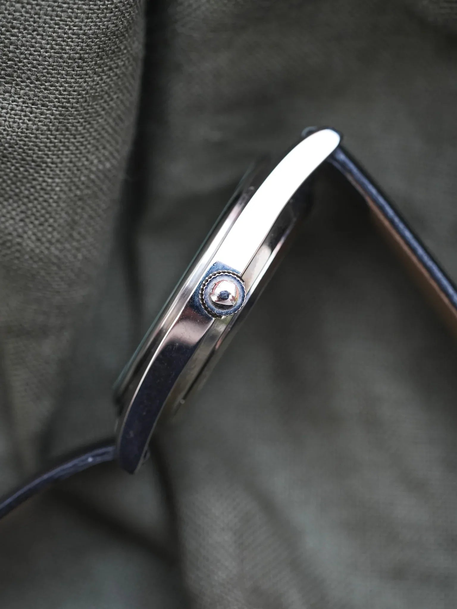 Yema - Acier Brossé Date 3H - 2000s - Atelier Victor