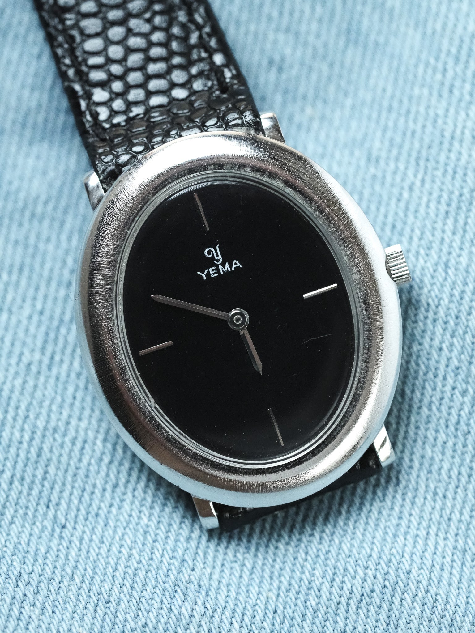 Yema - Ellipse Argent 925 Cadran Noir laque - 1970s - Atelier Victor - Vintage Watch Shop