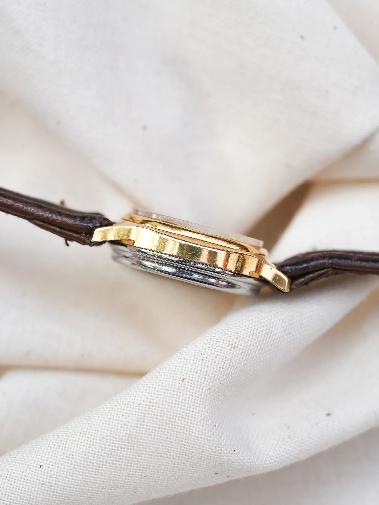 Yema - Mini Tonneau Femme Quartz Plaqué or - 1990s - Atelier Victor