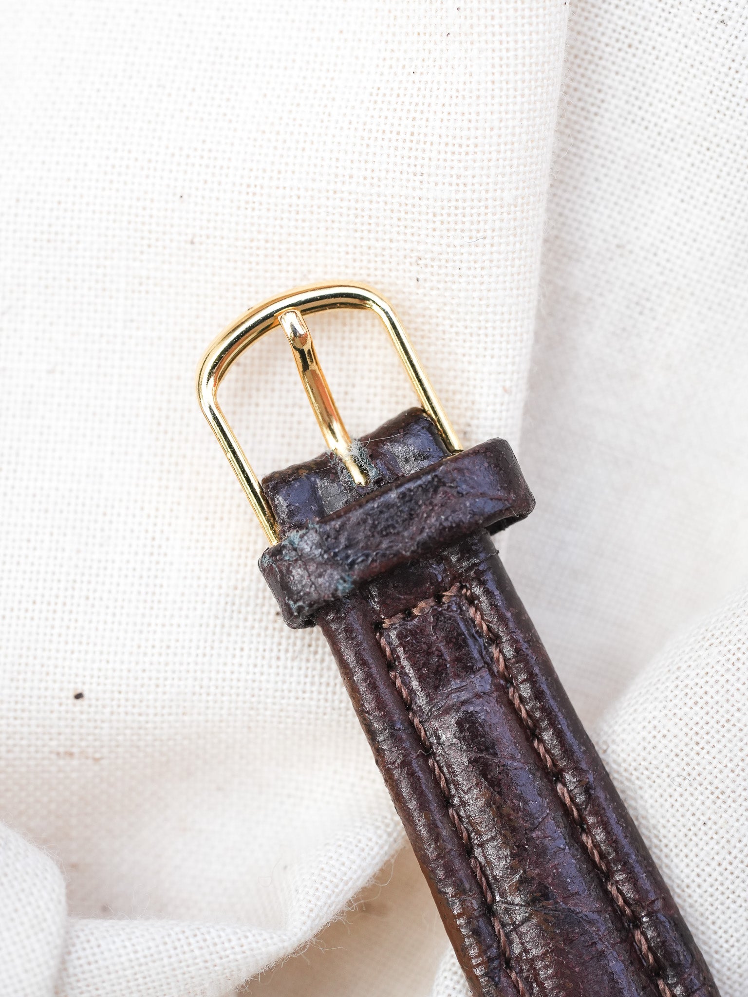 Yema - Mini Tonneau Femme Quartz Plaqué or - 1990s - Atelier Victor Paris - Vintage Watch Shop Dubai