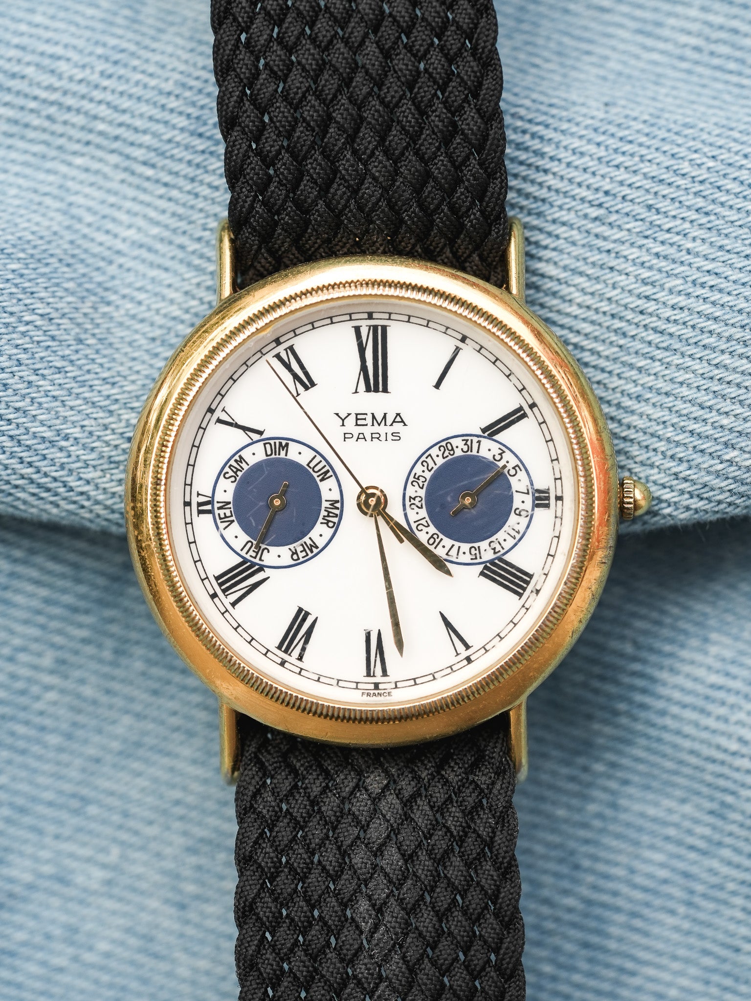 Yema - Paris Calendrier Plaqué Or cannelée - 1990s - Atelier Victor Paris - Vintage Watch Shop Dubai