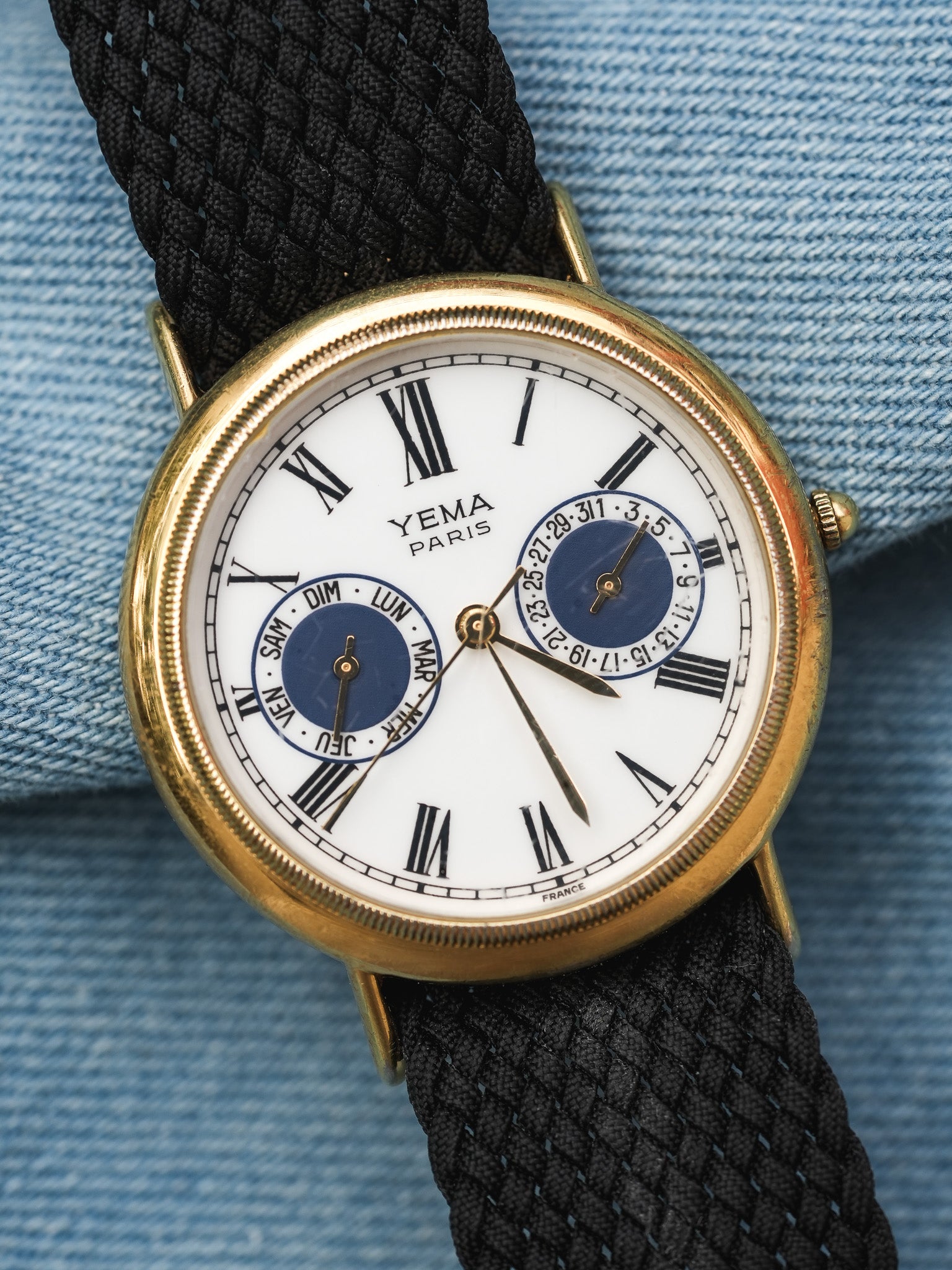 Yema - Paris Calendrier Plaqué Or cannelée - 1990s - Atelier Victor Paris - Vintage Watch Shop Dubai