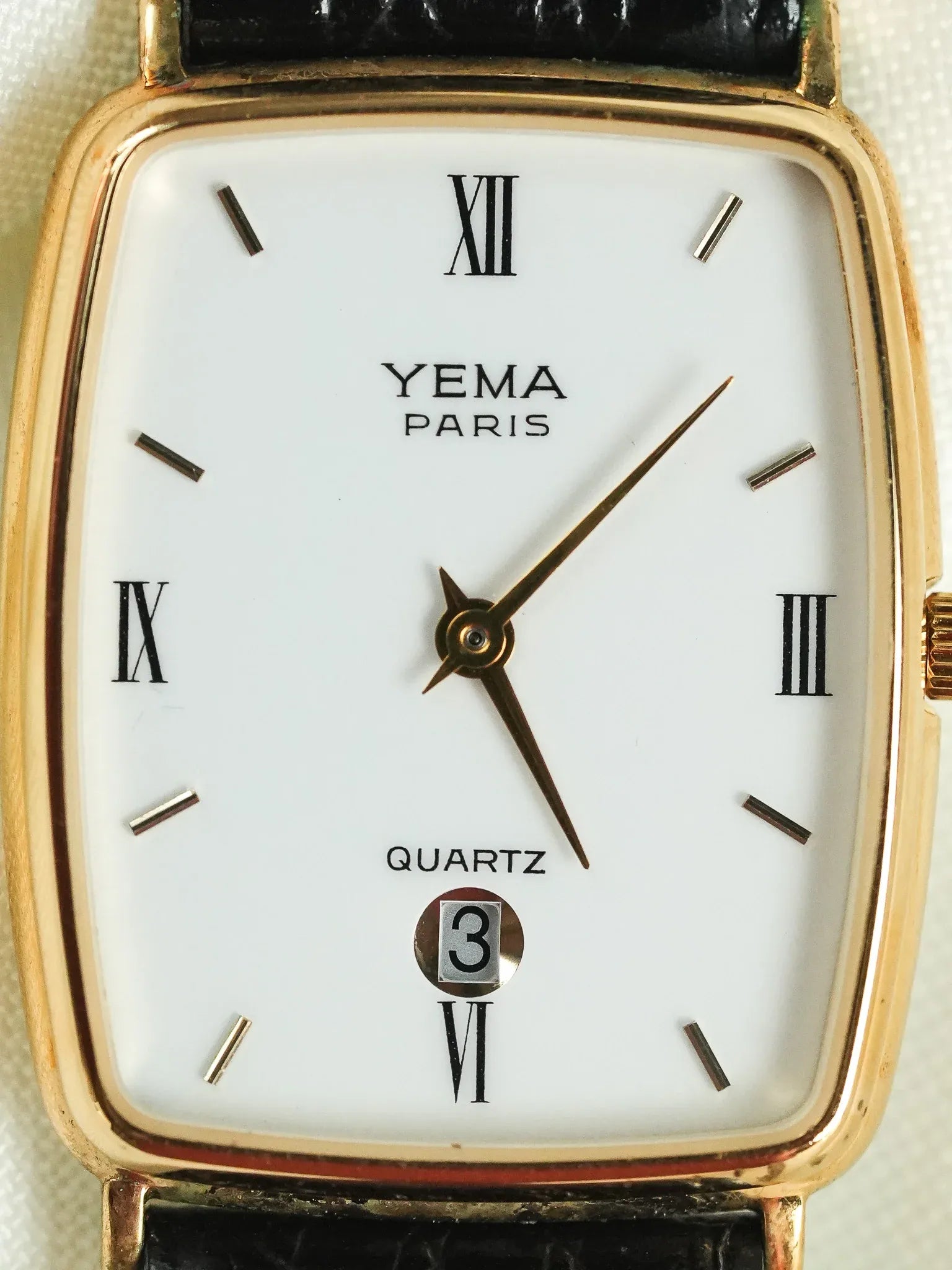 Yema - Paris Tonneau Date 6H Or Cadran blanc Quartz - 1990s - Atelier Victor - Vintage  Shop