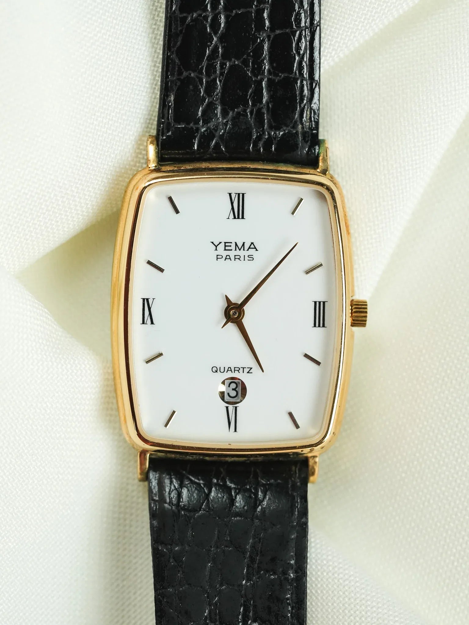 Yema - Paris Tonneau Date 6H Or Cadran blanc Quartz - 1990s - Atelier Victor - Vintage  Shop