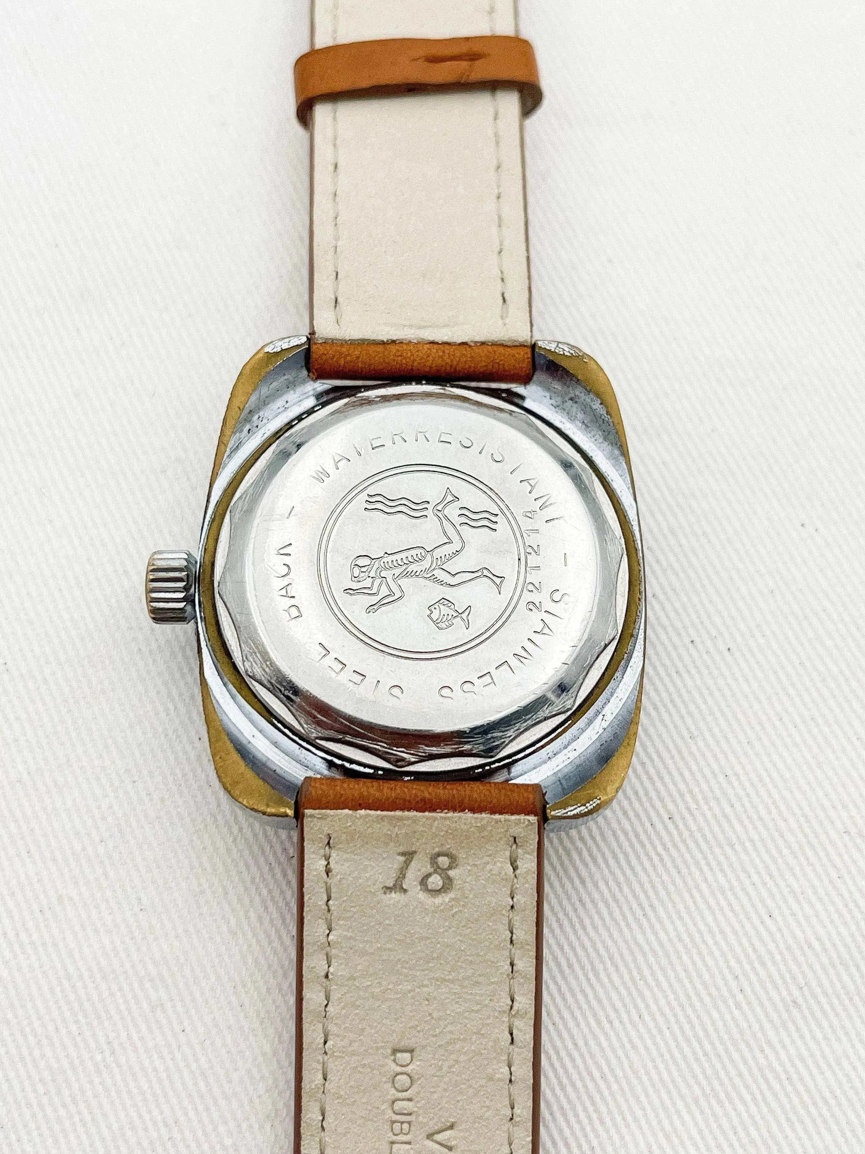 Yema - Plongeuse Sous Marine Trotteuse Orange - 1960s - Atelier Victor Paris - Vintage Watch Shop Dubai