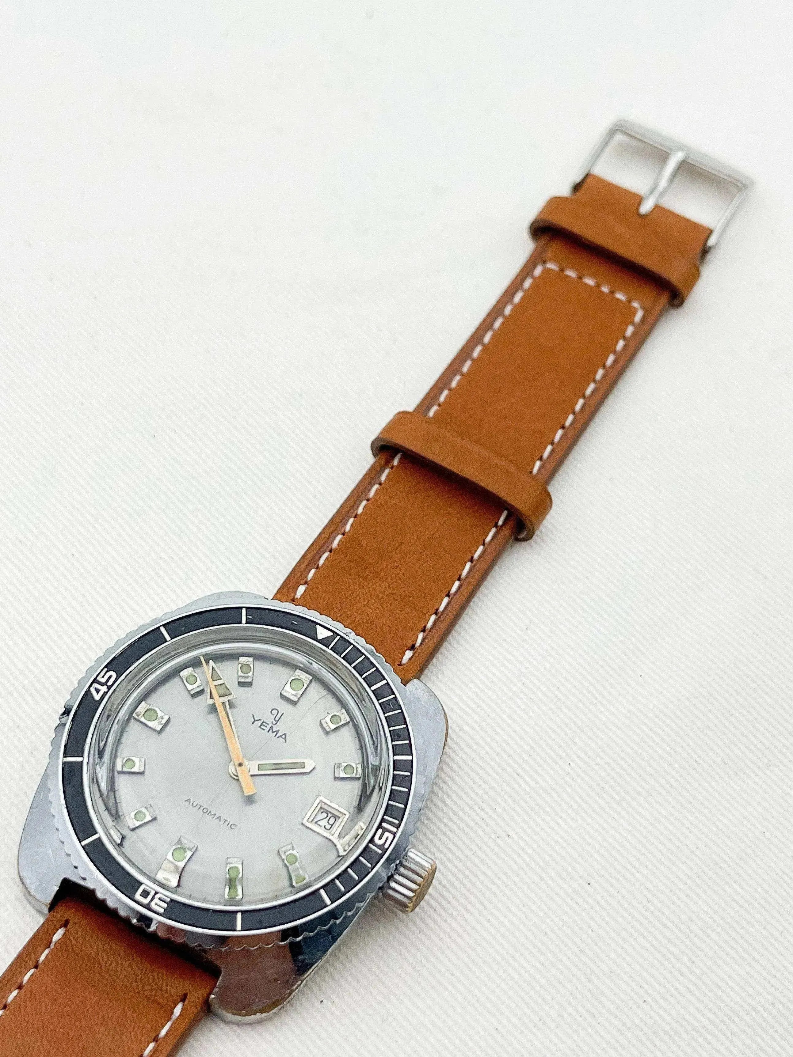 Yema - Plongeuse Sous Marine Trotteuse Orange - 1960s - Atelier Victor Paris - Vintage Watch Shop Dubai