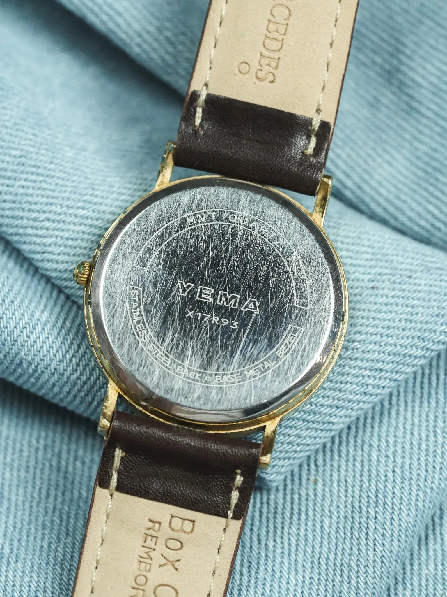 Yema - Ronde plaqué or chiffres arabes - 1990s - Atelier Victor