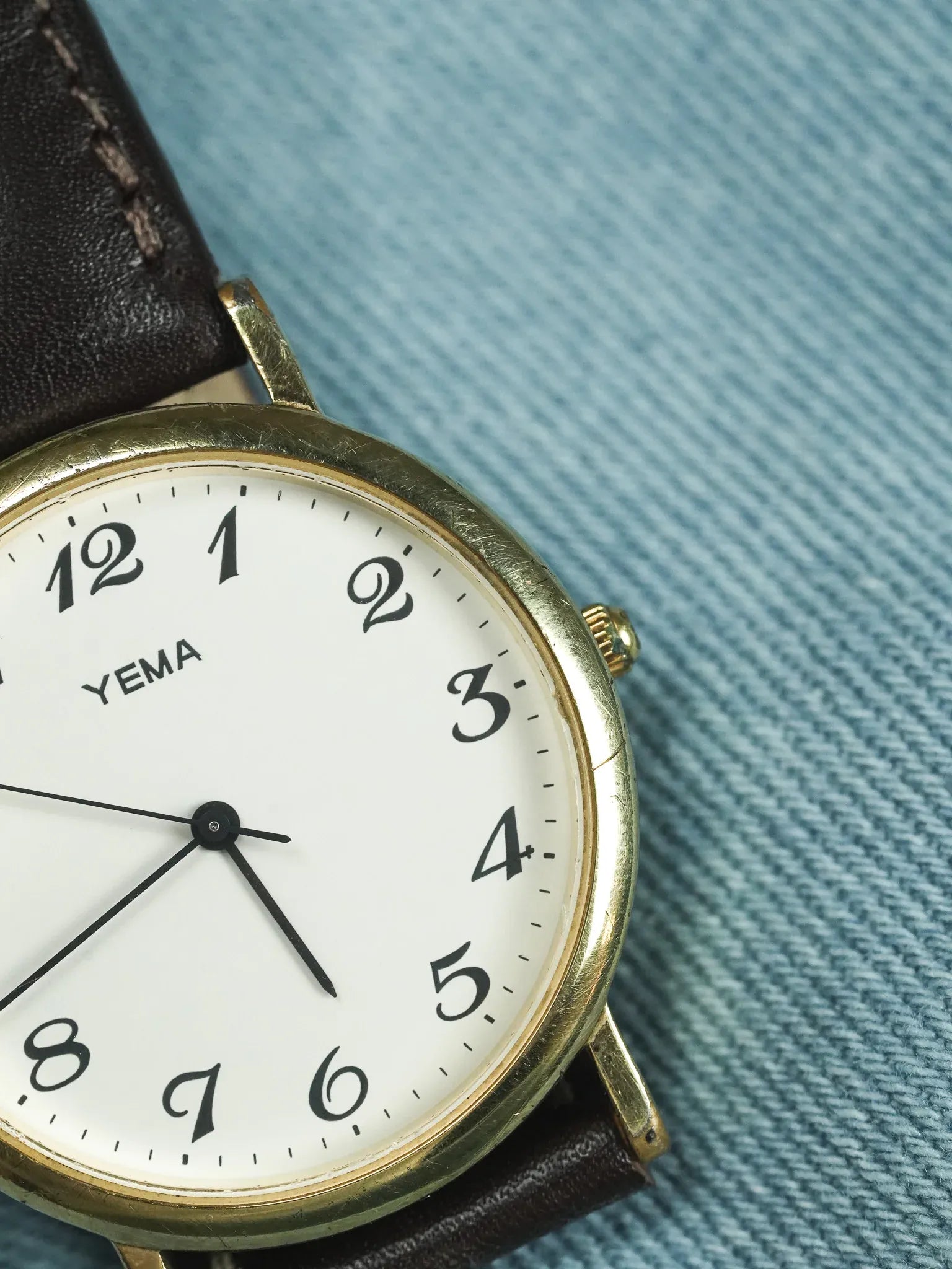 Yema - Ronde plaqué or chiffres arabes - 1990s - Atelier Victor