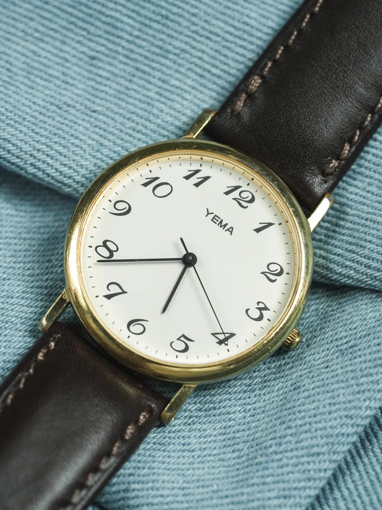 Yema - Ronde plaqué or chiffres arabes - 1990s - Atelier Victor