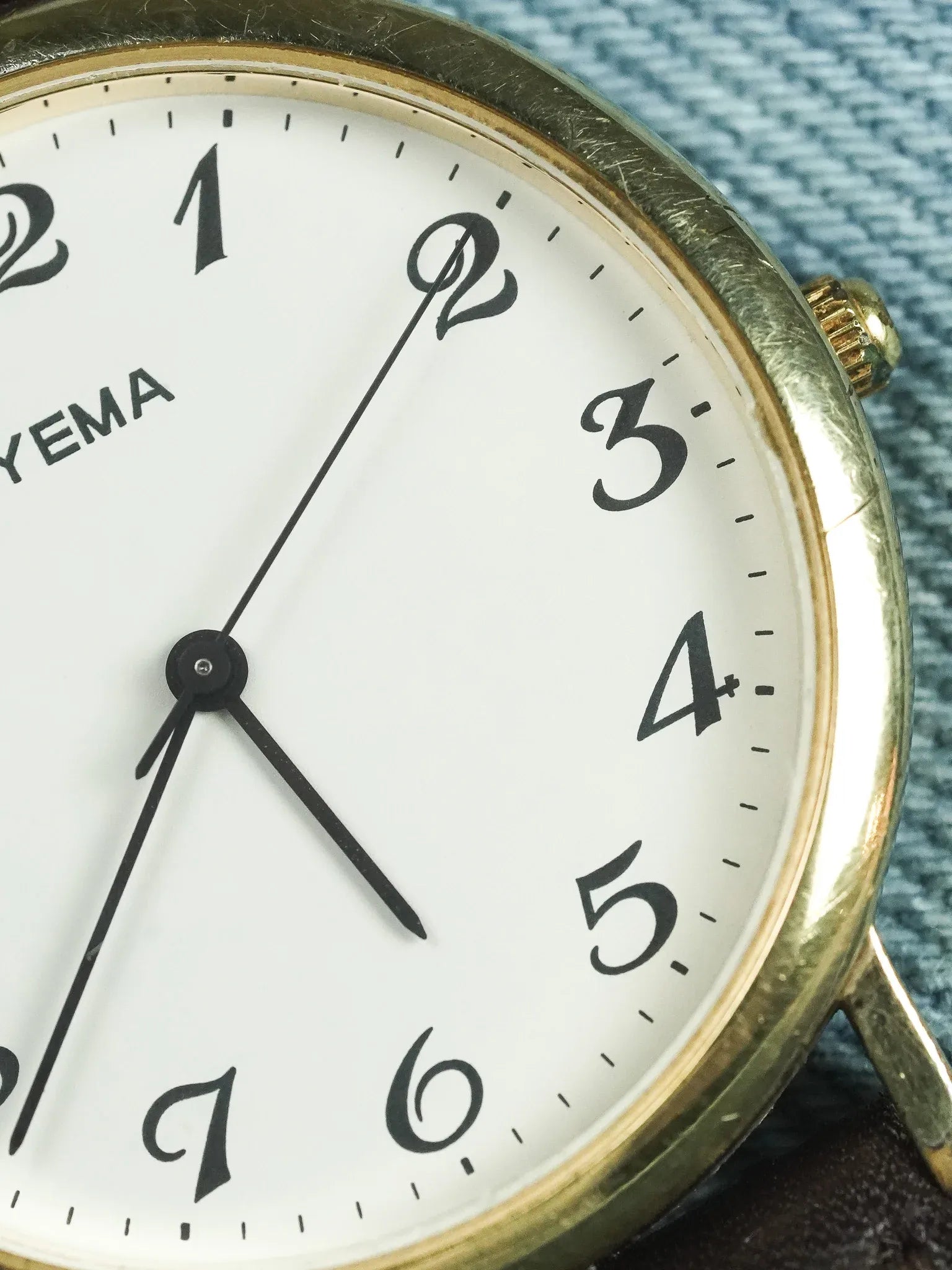 Yema - Ronde plaqué or chiffres arabes - 1990s - Atelier Victor