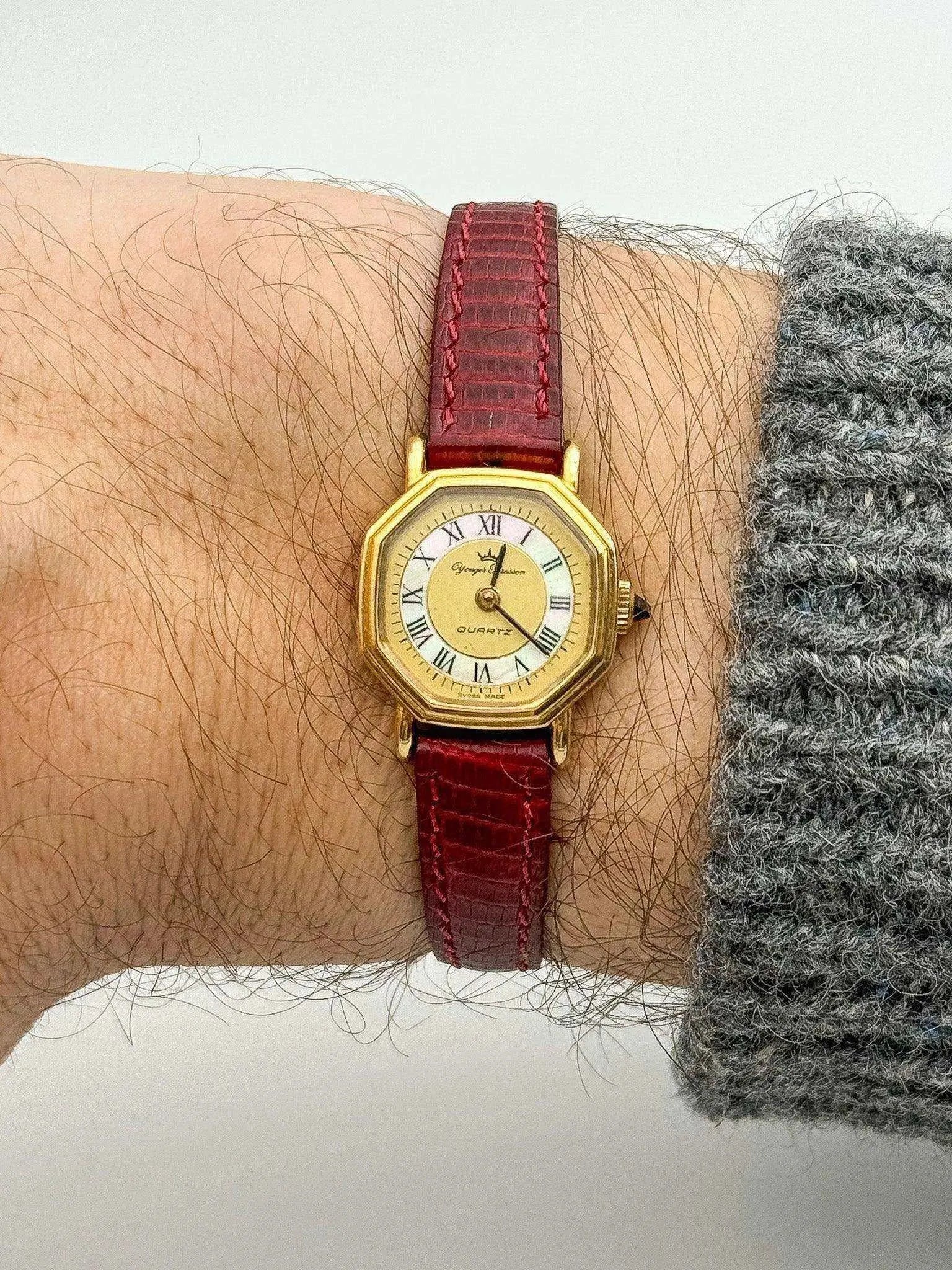 Yonger & Besson - Cadran Nacré plaqué or Femme - 1990s - Atelier Victor Paris - Vintage Watch Shop Dubai