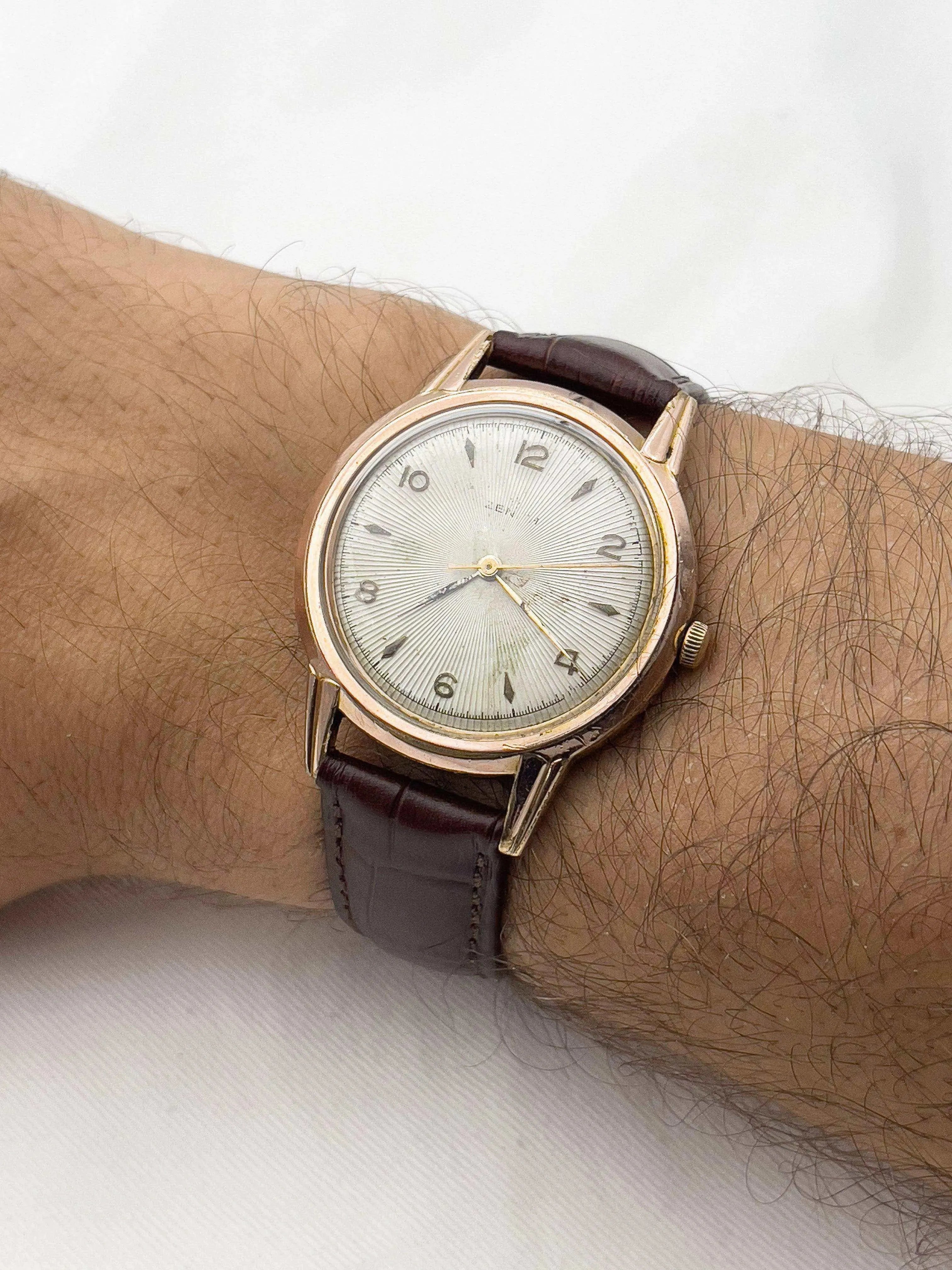 Zenith - Guillochée Plaqué or - 1960s - Atelier Victor Paris - Vintage Watch Shop Dubai