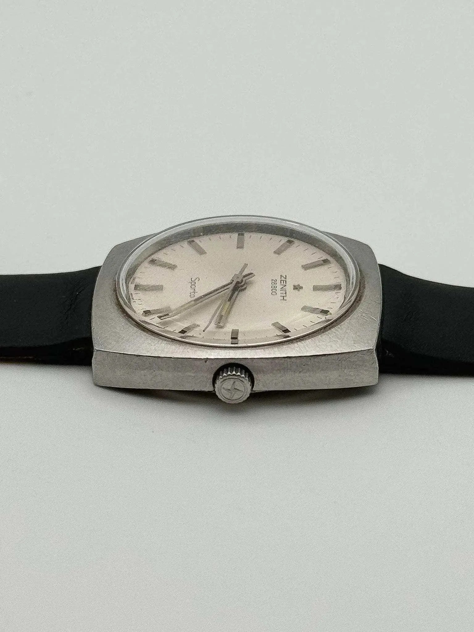 Zenith - Sporto 28800 High Beat - 1970s - Atelier Victor Paris - Vintage Watch Shop Dubai