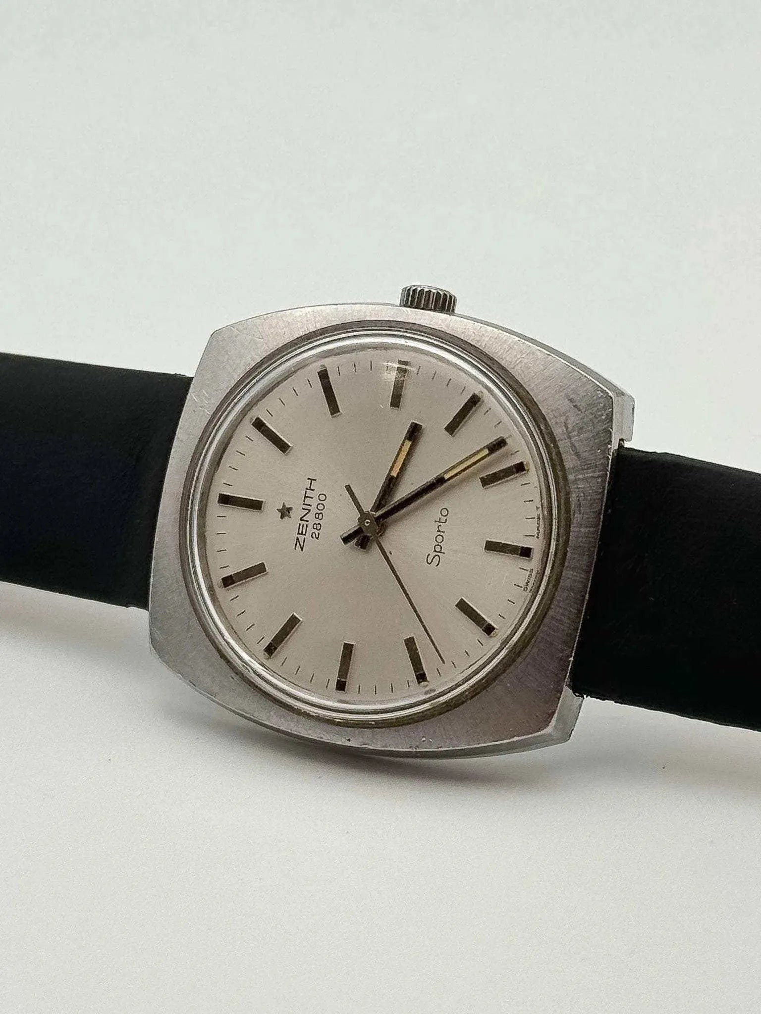 Zenith - Sporto 28800 High Beat - 1970s - Atelier Victor Paris - Vintage Watch Shop Dubai