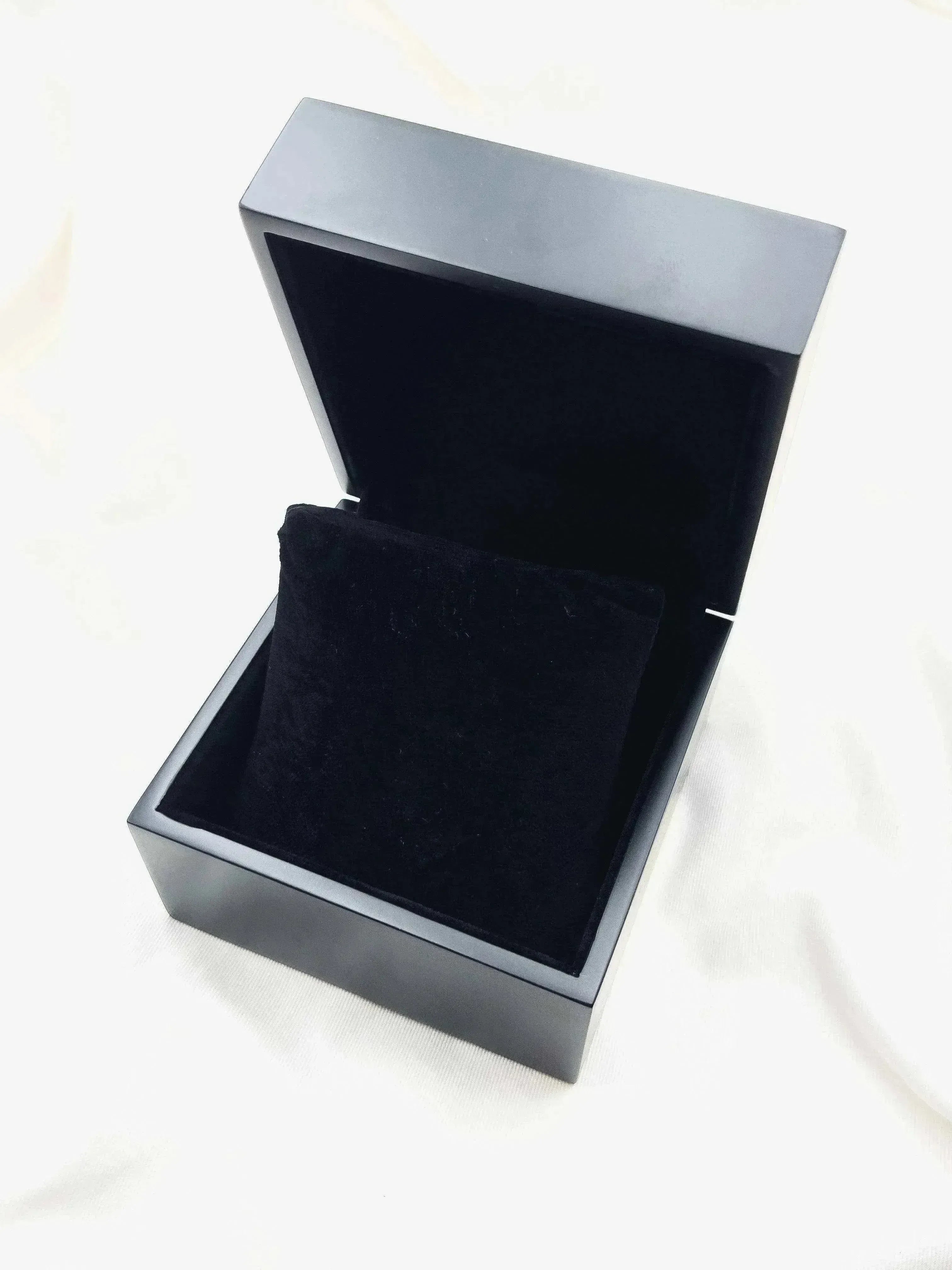 Ecrin de montre - en bois noir - Atelier Victor