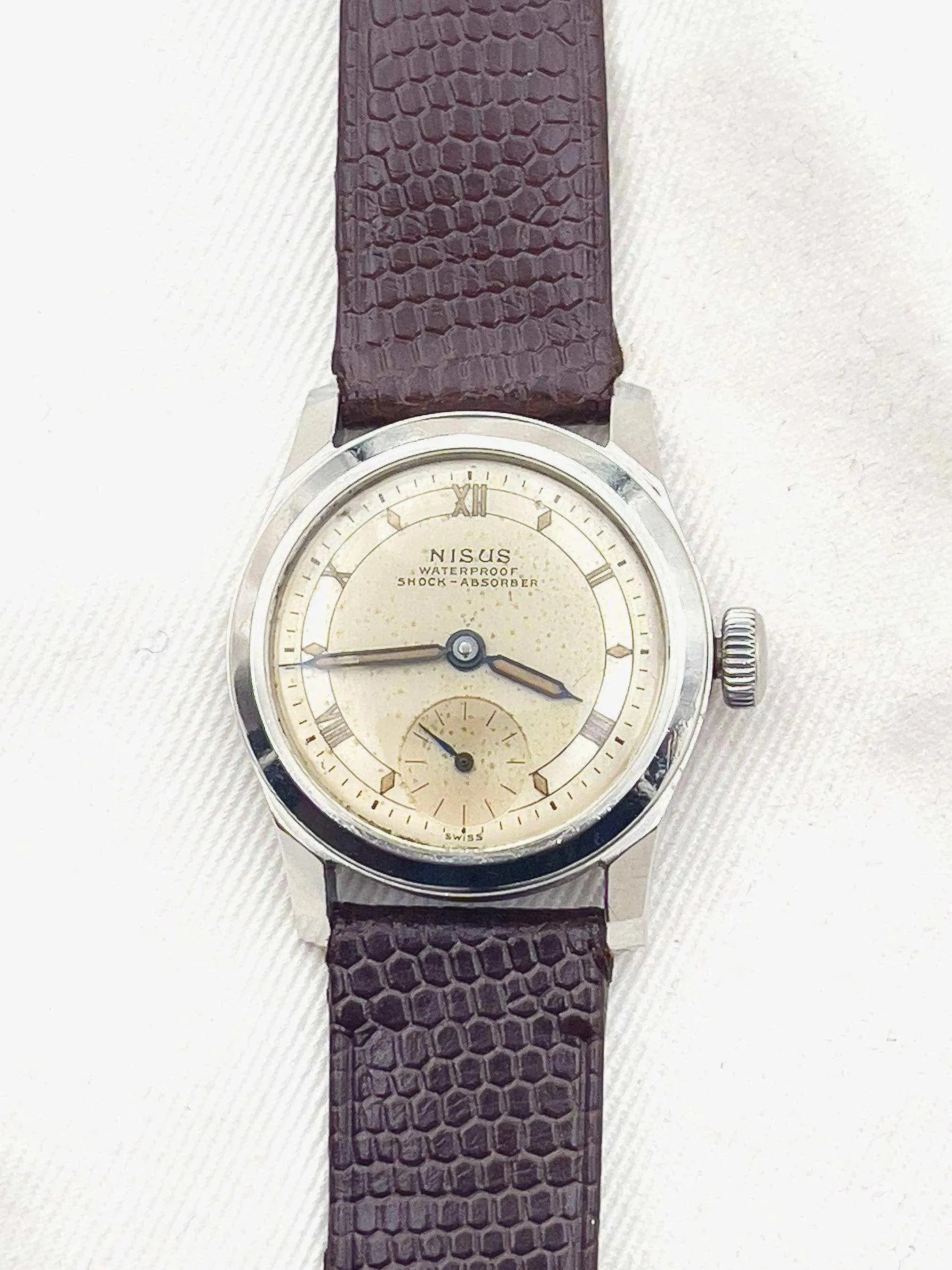 Nisus - Petite seconde - 1940s - Atelier Victor Paris - Vintage Watch Shop Dubai