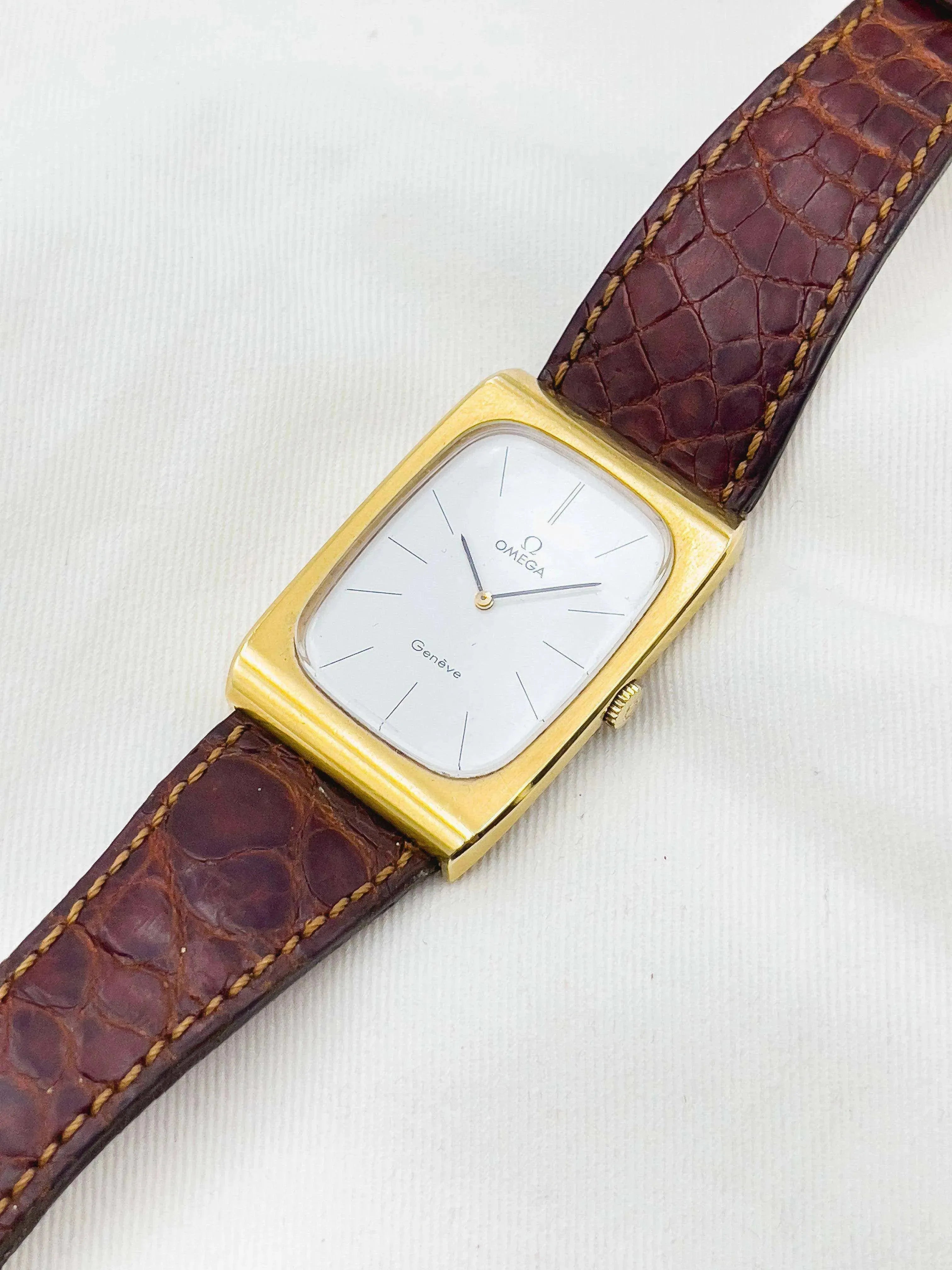Omega - Genève Rectangulaire Plaqué Or - 1973 - Atelier Victor Paris - Vintage Watch Shop Dubai
