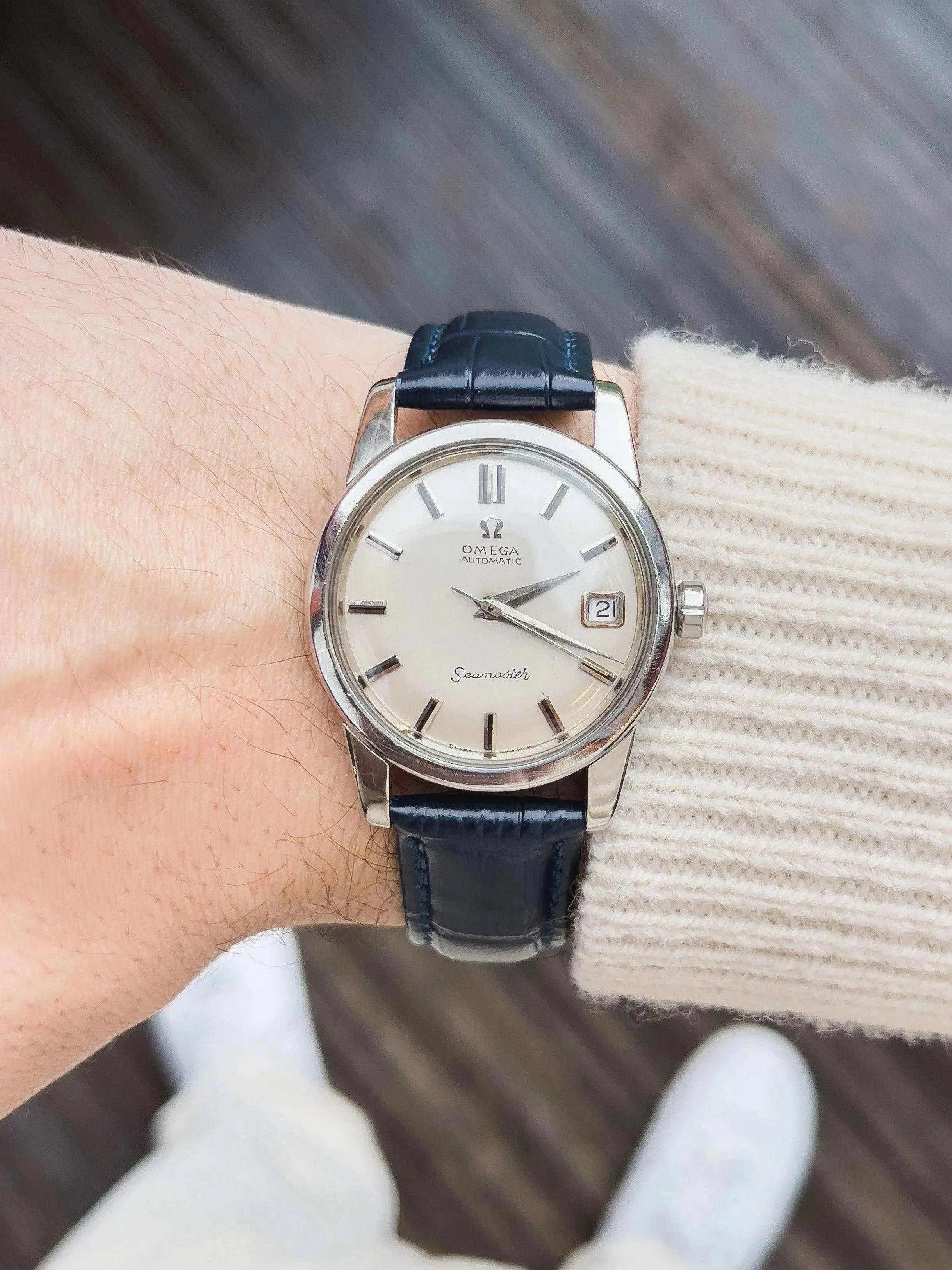 Omega - Seamaster Date - 1963 - Atelier Victor - Vintage  Shop
