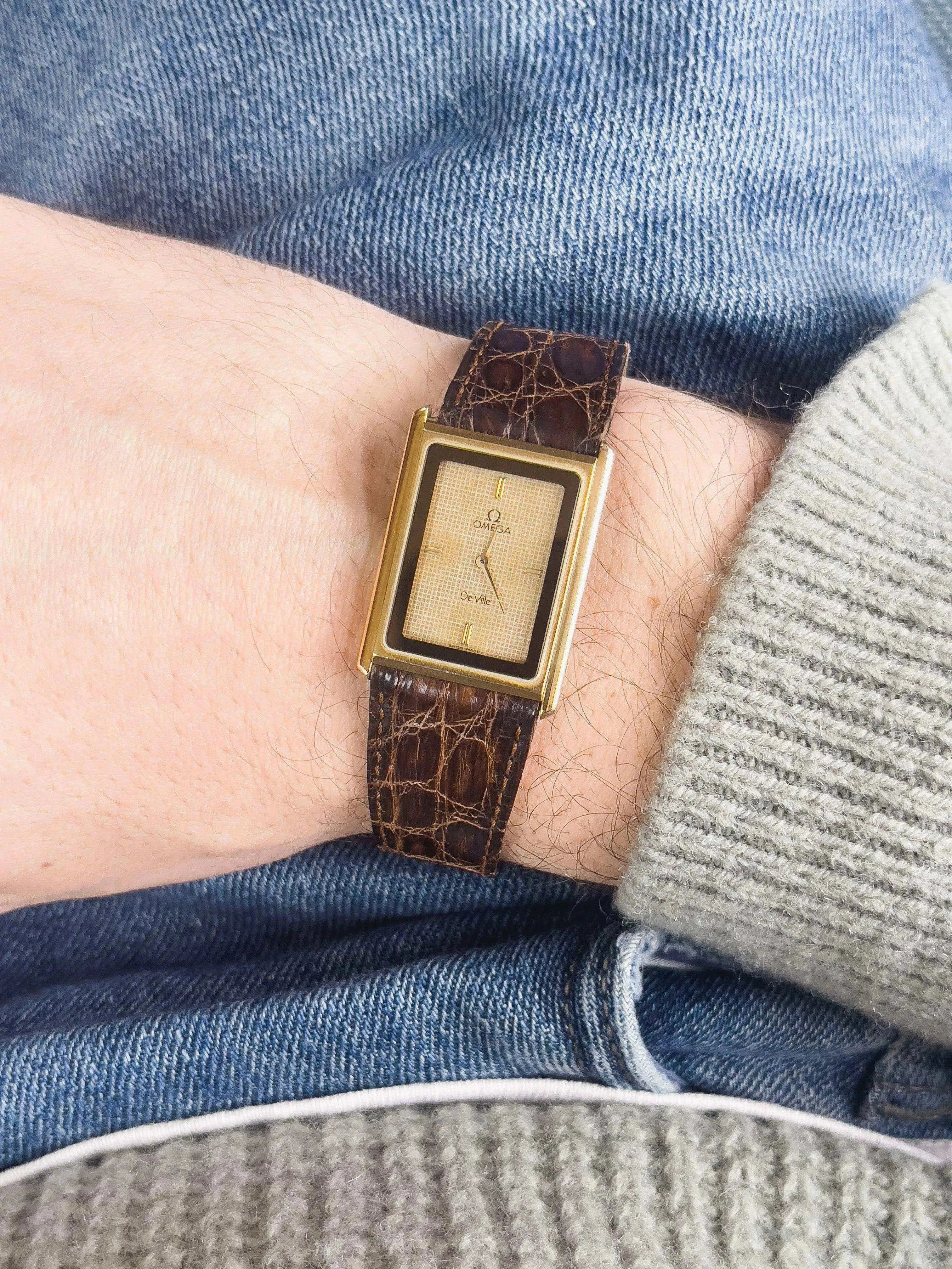Omega - Tank plaqué or noir - 1970s - Atelier Victor - Vintage Watch Shop