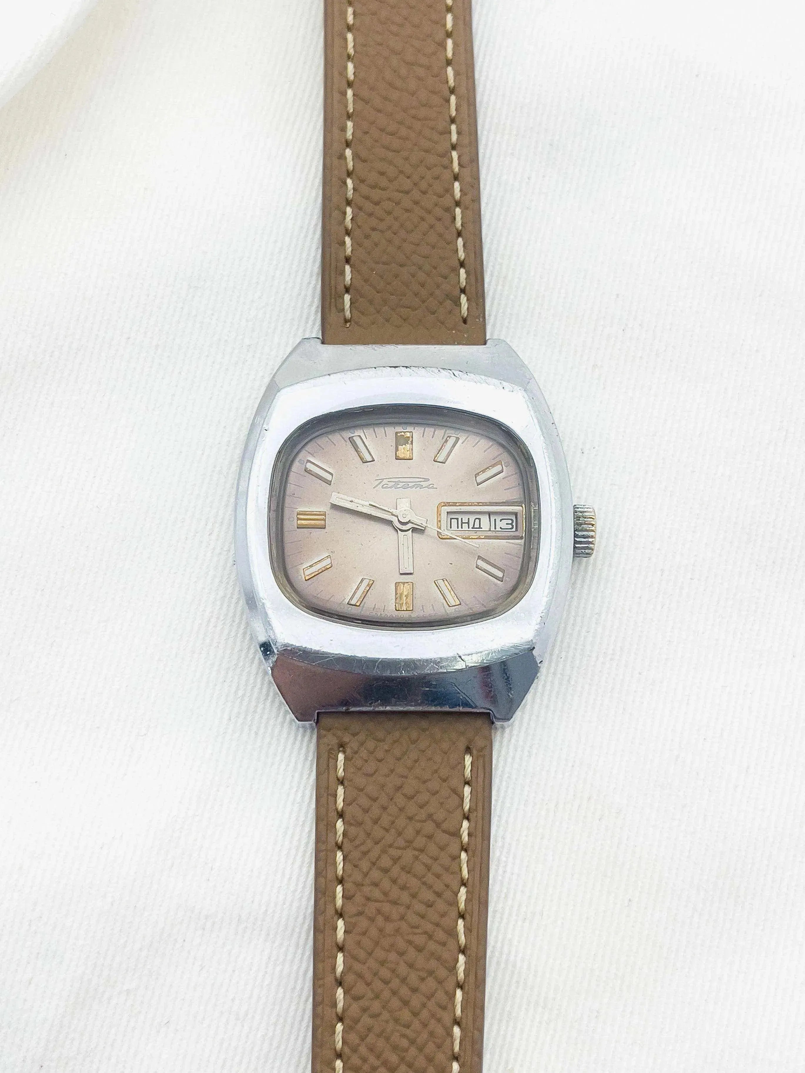 Raketa - Moka TV daydate - 1970s - Atelier Victor Paris - Vintage Watch Shop Dubai